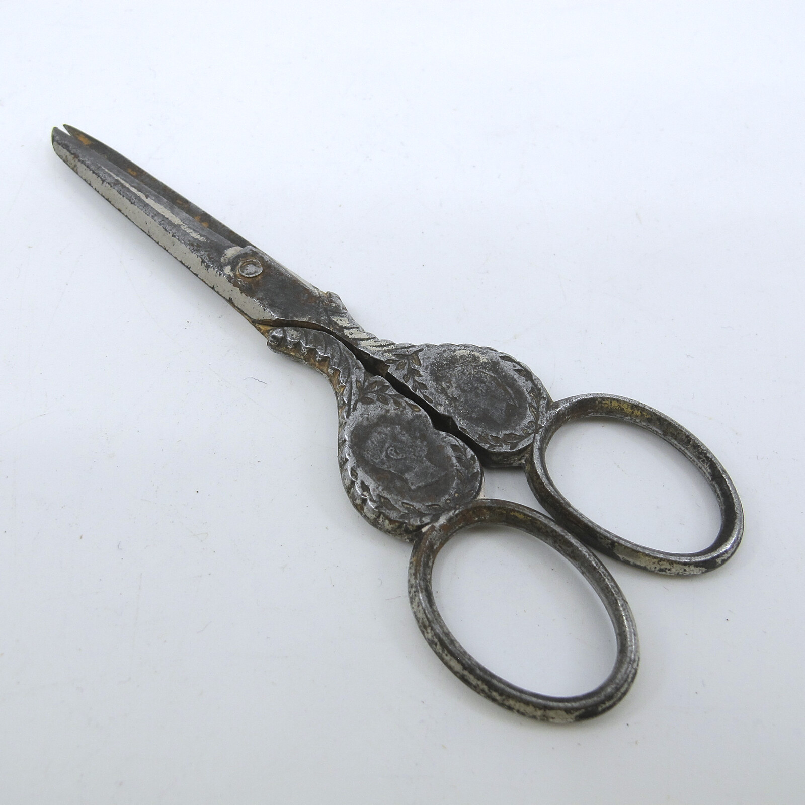CORONATION SEWING SCISSORS King Edward VII Queen Alexandra Solingen P.G Souvenir
