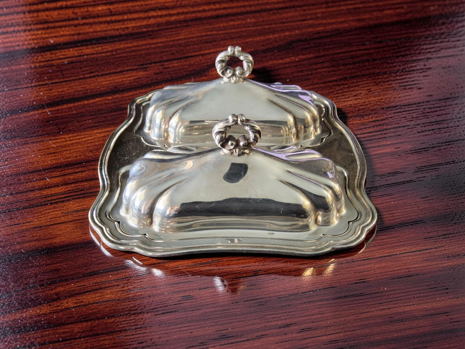 Vintage Oneida silver-plated double butter dish serving tray with scallop edging