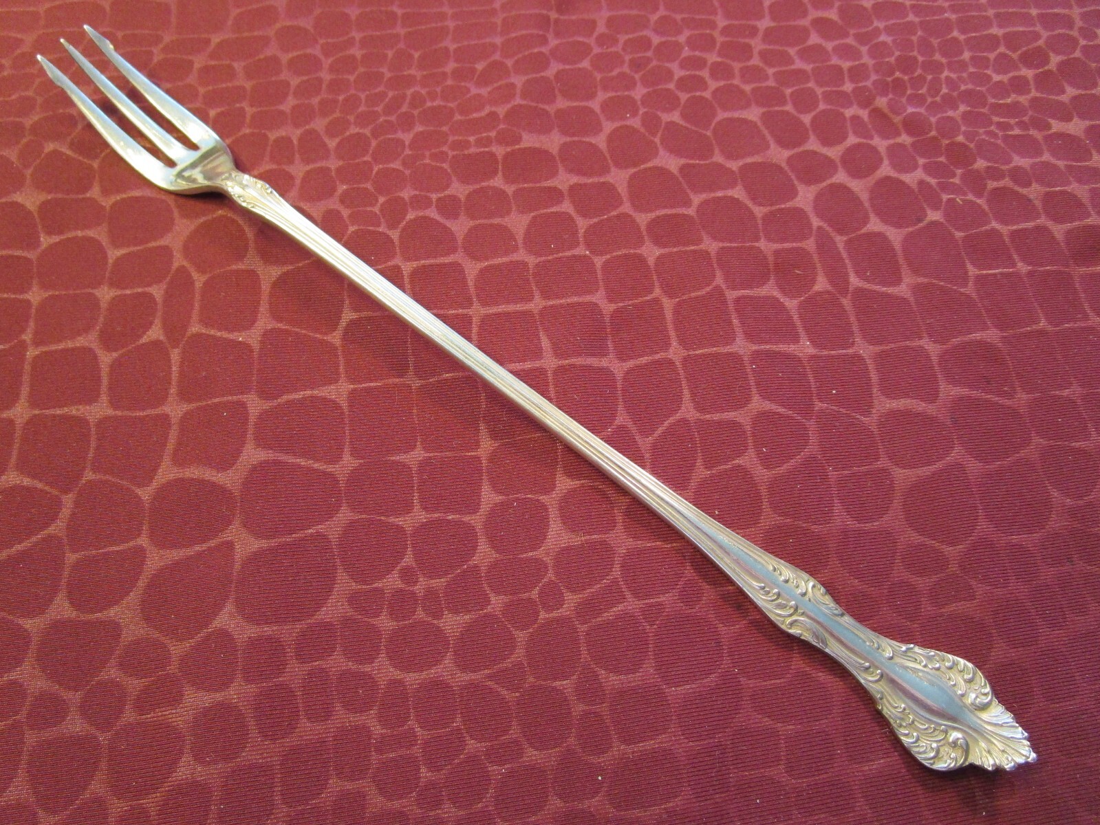 DORIC 1907 Silverplate Long Handle Pickle Fork Barbed Tines No Monogram bb