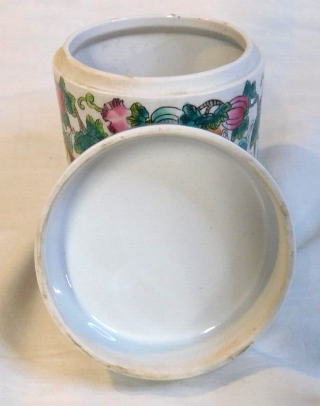 ANTIQUE CHINESE ROSE MEDALLION~ CYLINDER JAR~HEARTS ON LID~5 5/8″ X 4 3/8″~WOW!
