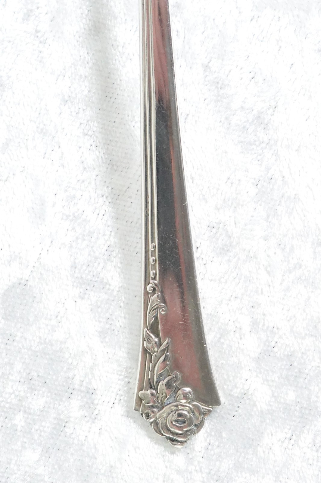 Damask Rose Pattern Heirloom Sterling Lemon Fork 14 Gr Silver By Oneida 5 1/8″ L