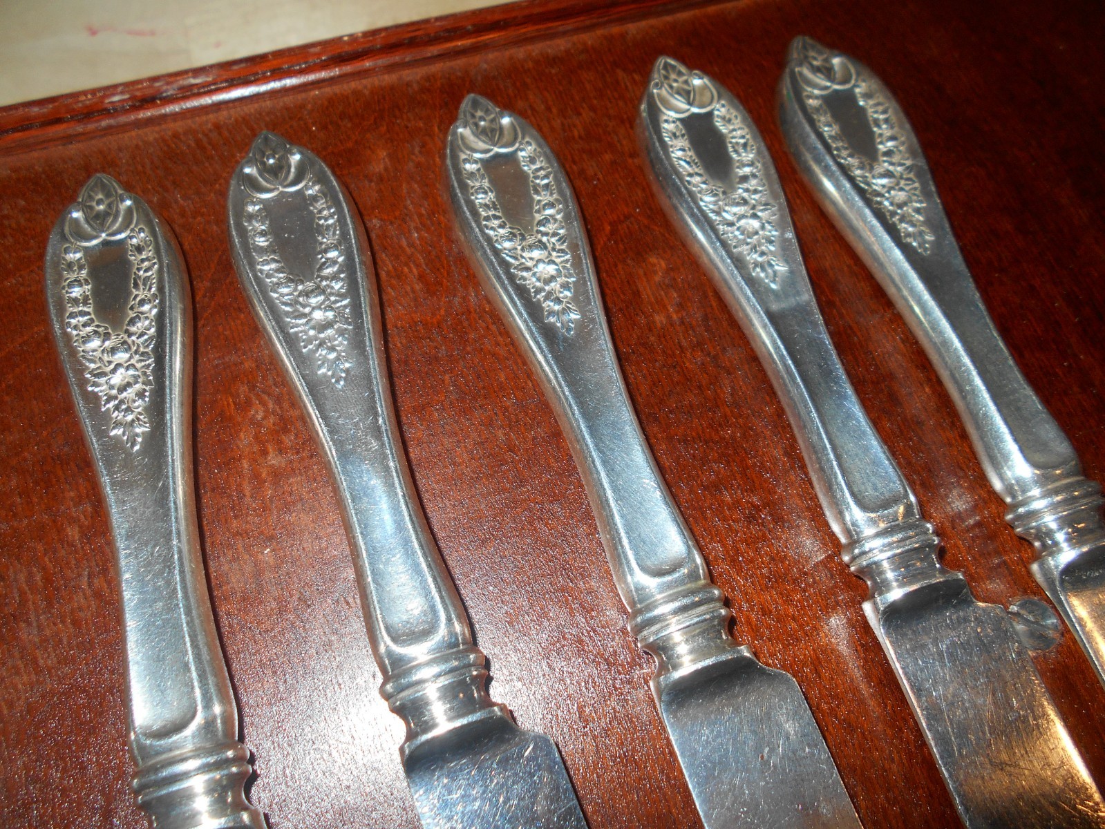 9 Rogers 1911 OLD COLONY Pattern Silverplate 9 3/8″ Long Dinner Knives IS 8676