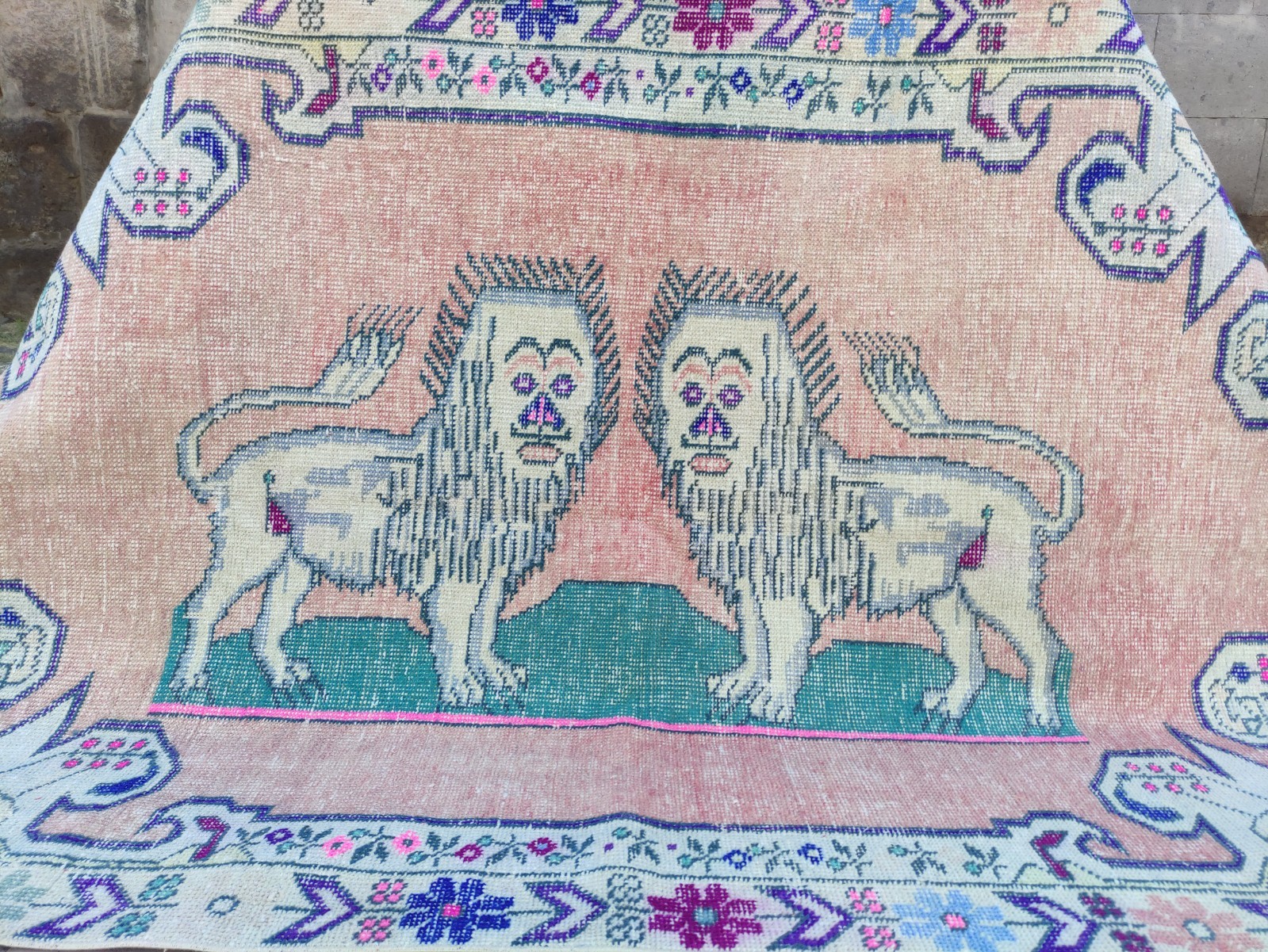 5×8 Lion Motif Turkish Vintage Area Rug 4.66 x 7.55 ft Handmade Rug 142 x 230 cm