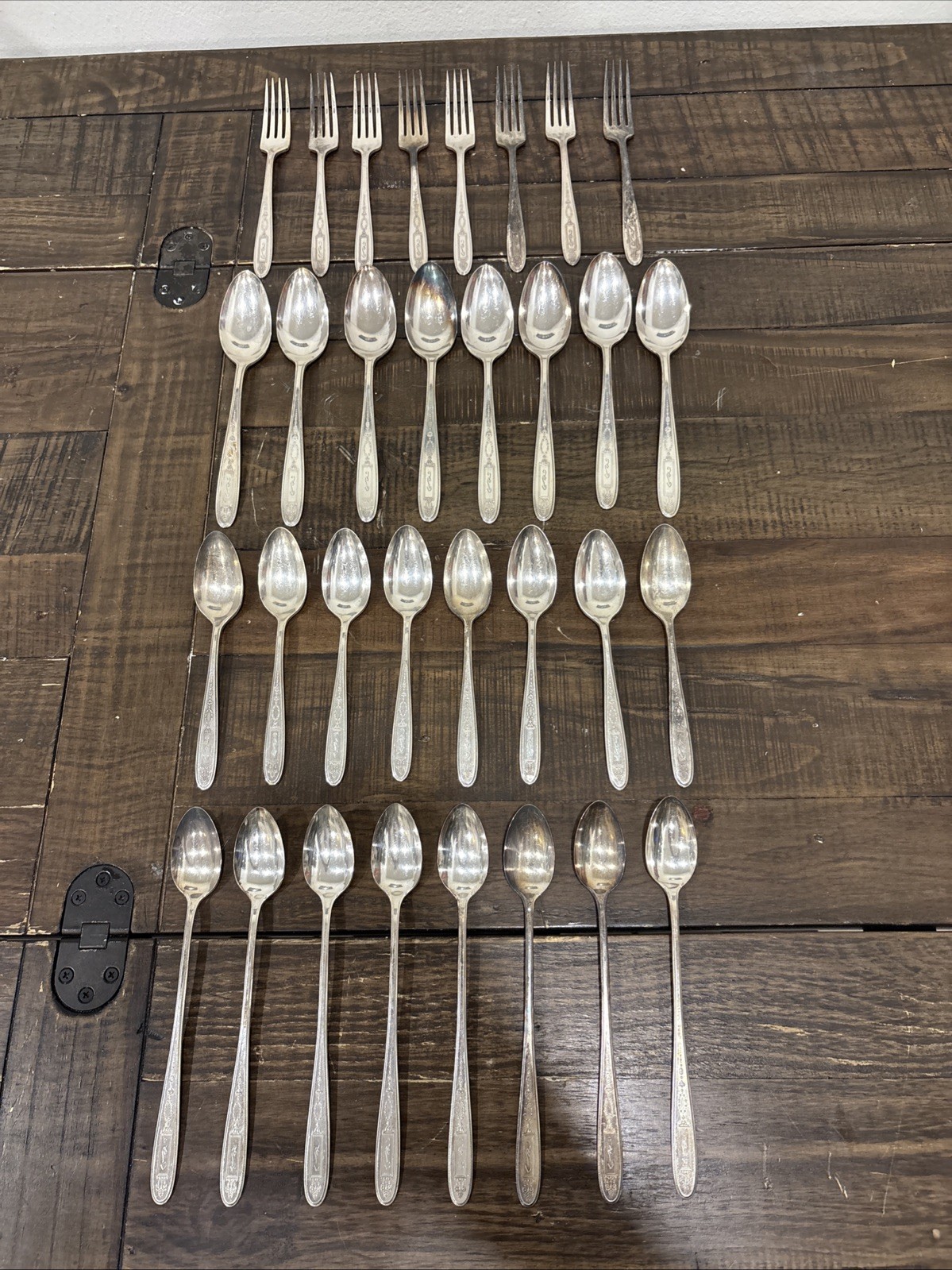 Community Plate 1921 Grosvenor Silverplate Flatware 32 Count No Monogram Oneida