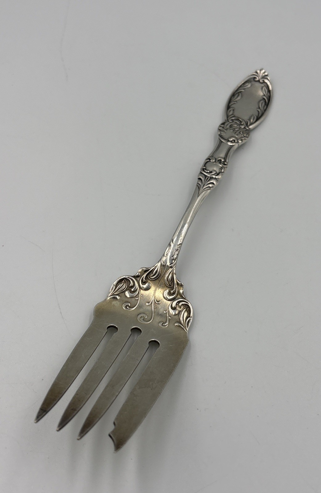 Rogers “Ormonde” Meat Fork , 1894 pattern, silver plated Rare Utensil 7-3/4”