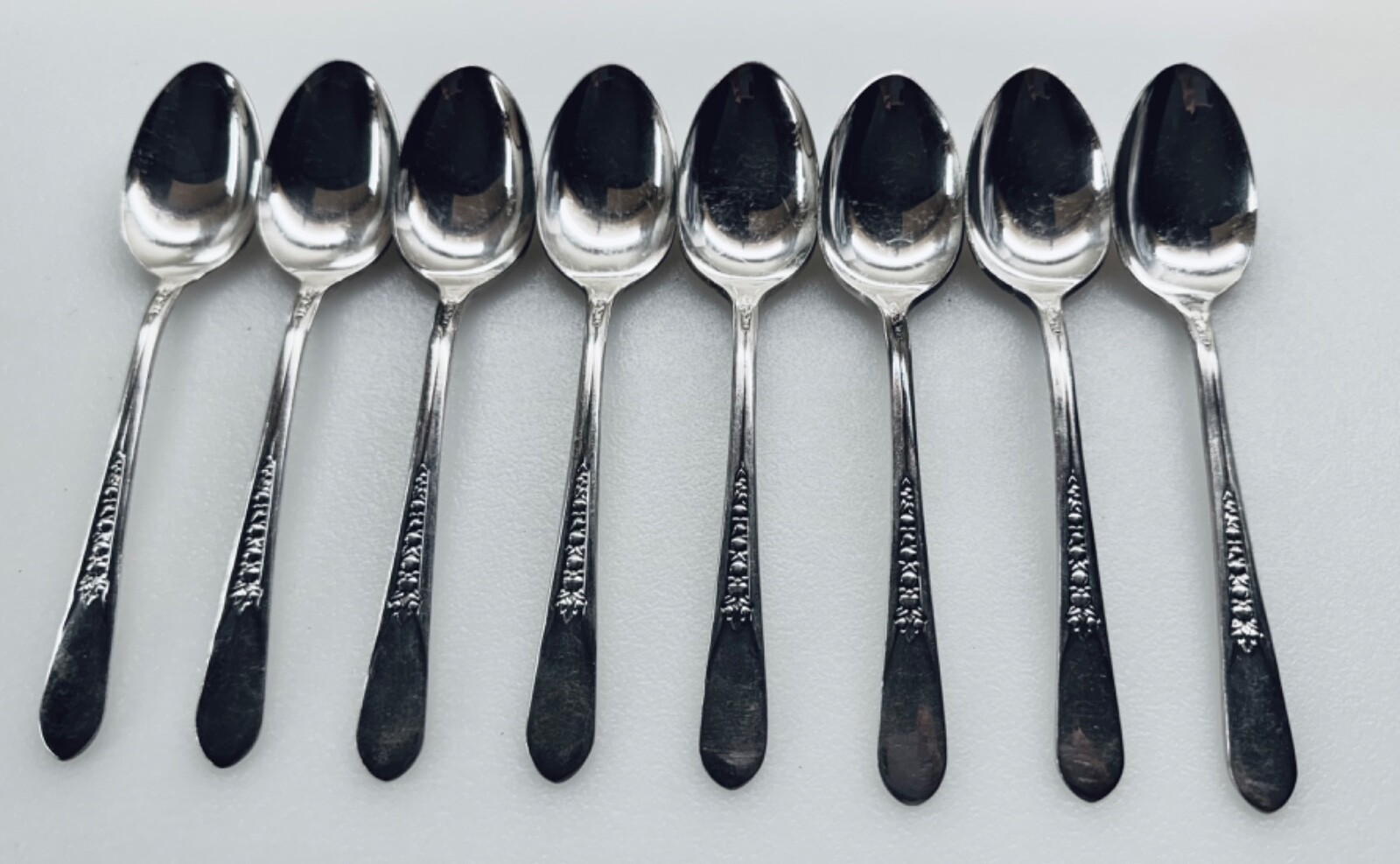 SILVERWARE Wm ROGERS PRISCILLA ~ LADY ANN ~ Lot of (8) TEASPOONS 6 1/8″ ~ 1941