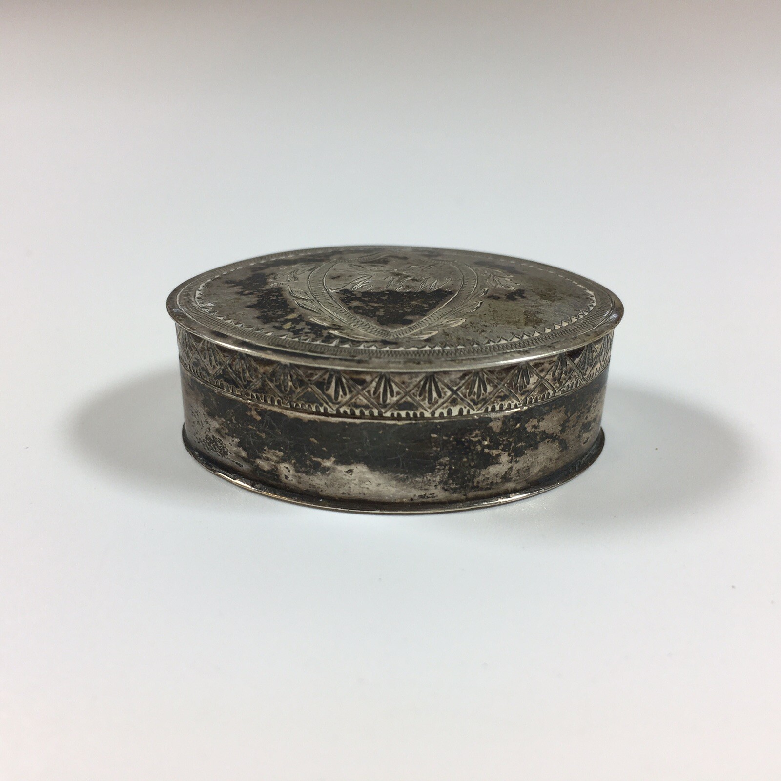 Antique Georgian Solid Silver Tested Oval Vinaigrette 4cm In Diameter
