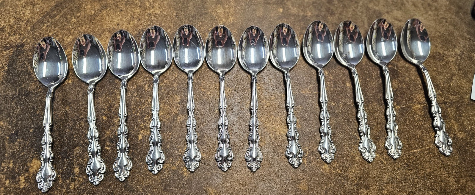 Oneida / Community ~ Modern Baroque Silverplate ~ 75 pc. Service for 12/Case