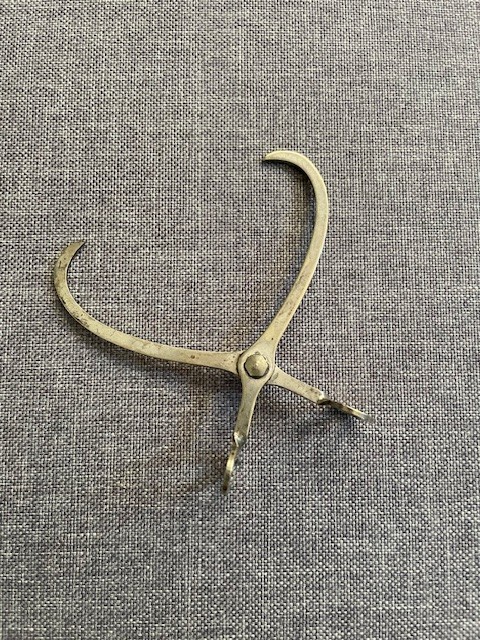 Vintage NAPIER Silver plaitedl Sugar/Ice Cube Tongs, 3.5″ W x 4″ pre owned
