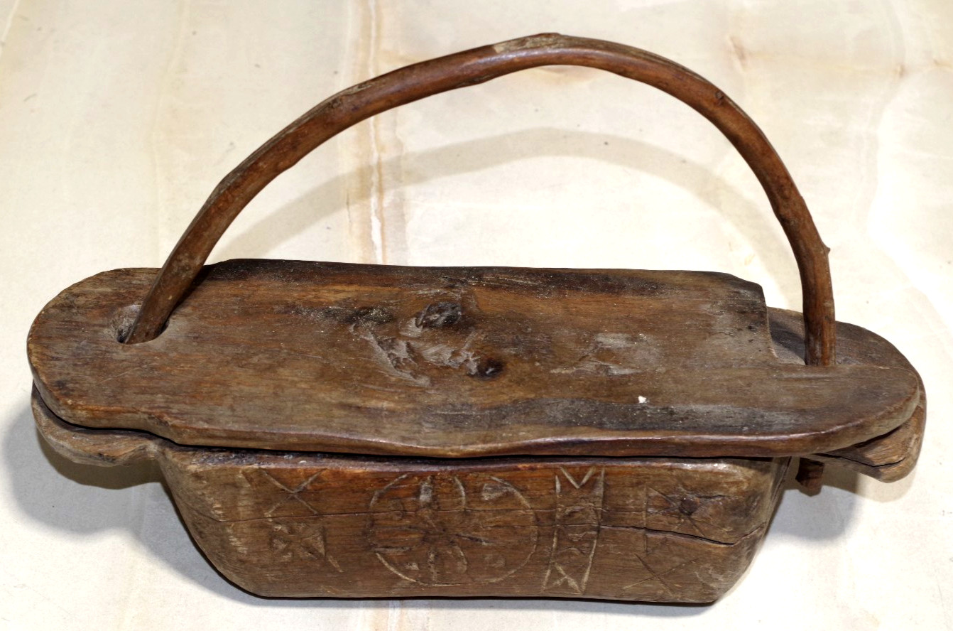B3 Antique Folk Art Wood Berry Basket Hand Carved Primitive Handle Slide Lid