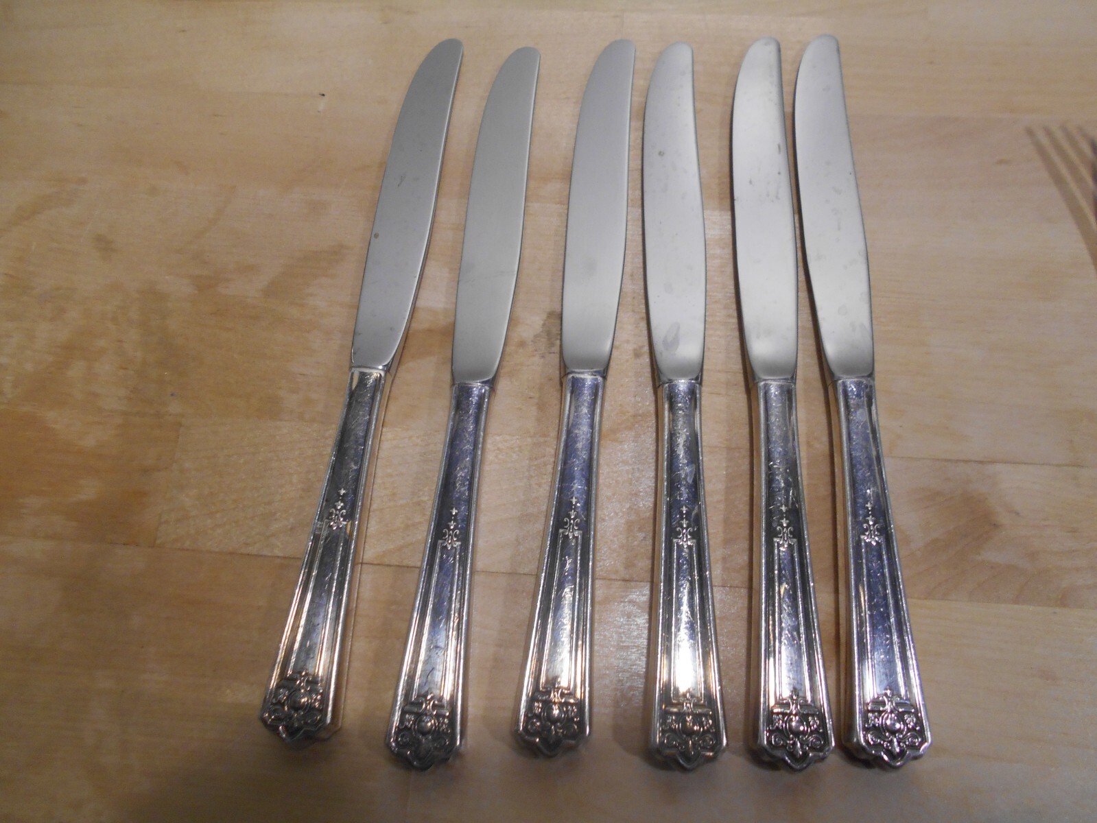 6 Rogers 1930 MAJESTIC Pattern Dinner Knives IS Silverplate 6592