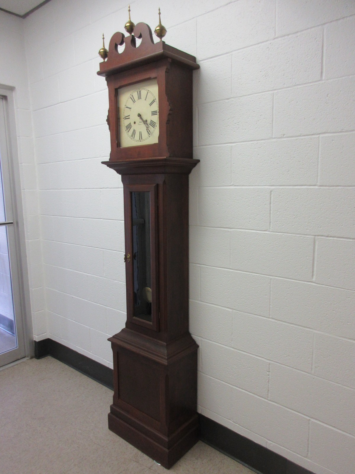 ITHACA GRANDFATHER CLOCK 8 DAY TIME & STRIKE SWAN PEDIMENT TOP CIRCA 1910