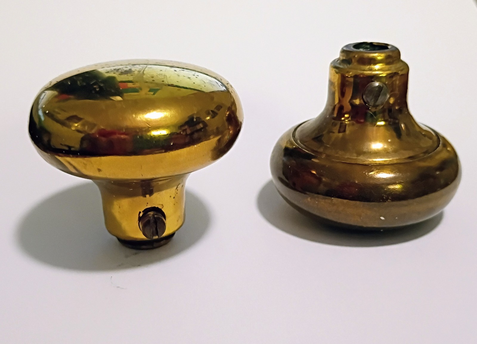 Antique Solid Brass Rounded Door Knobs 2 in. (51.5mm) Set of 2