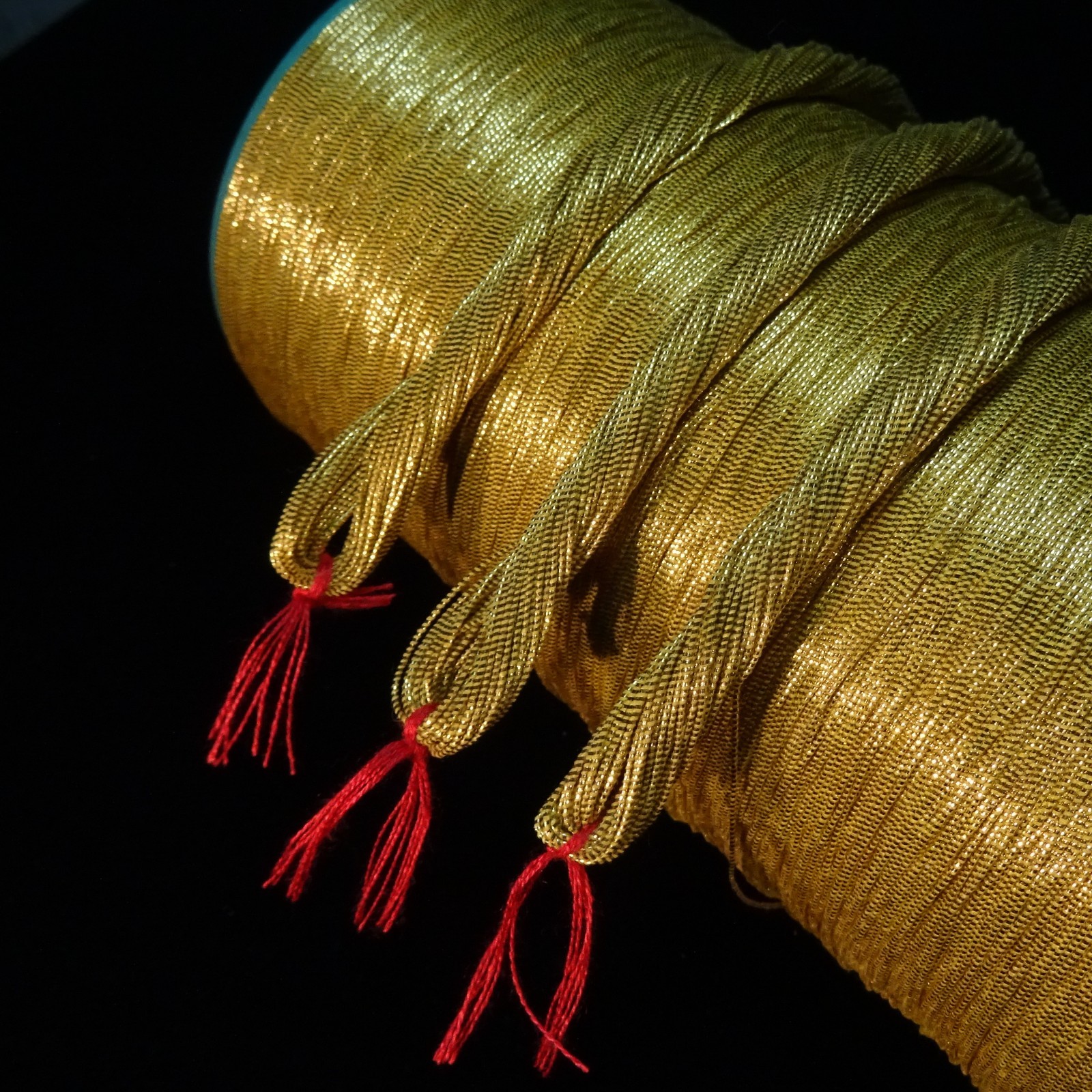 ANTIQUE Gold Metallic Metal Embroidery Thread, 3 skeins 39 yard incl US tariff