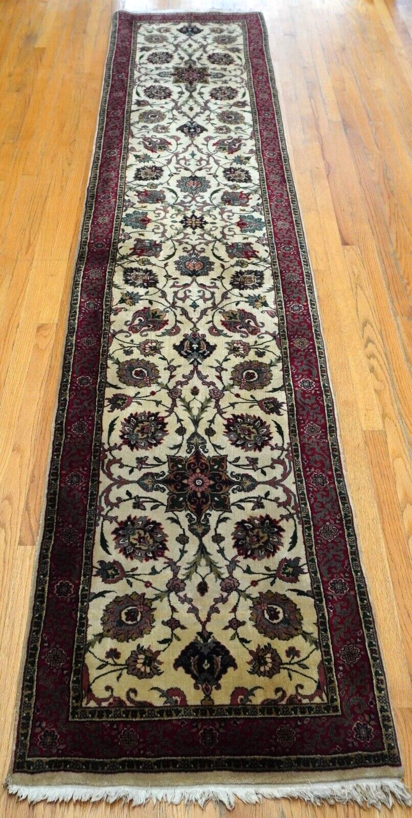 2’6″ x 12′ Excellent Indo- Tabrizz Floral Hand Knotted Wool Runner Rug