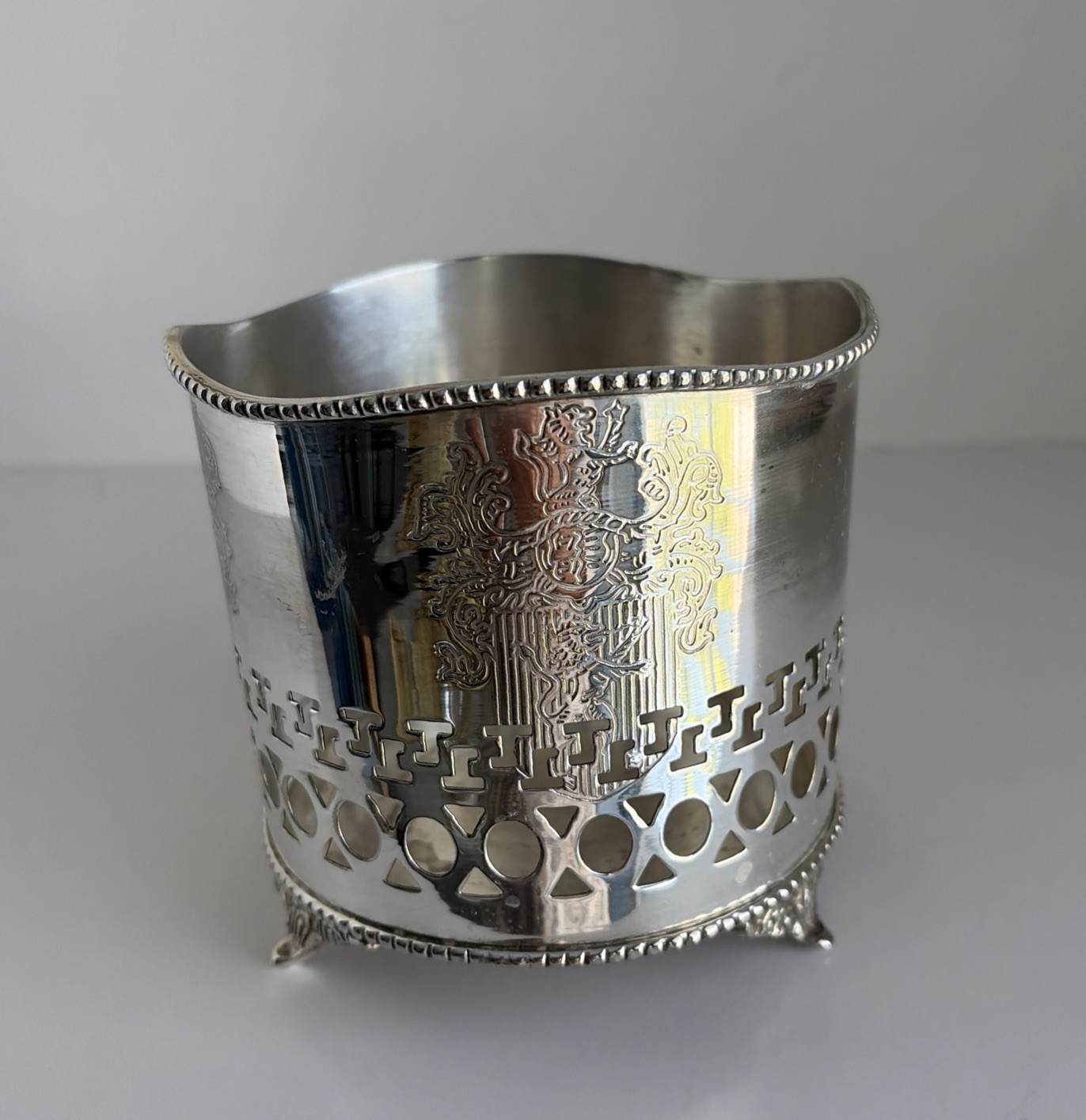 Vintage Bottle Wine Coaster Holder Silver Plate Intl Silver Co Lion Crest Footed