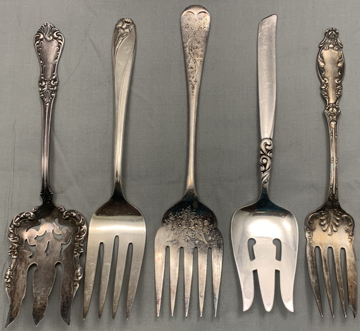 5 Pc Ornate Antique to Vintage Silverplated SERVING FORKS 7 5/8″ – 8 7/8″
