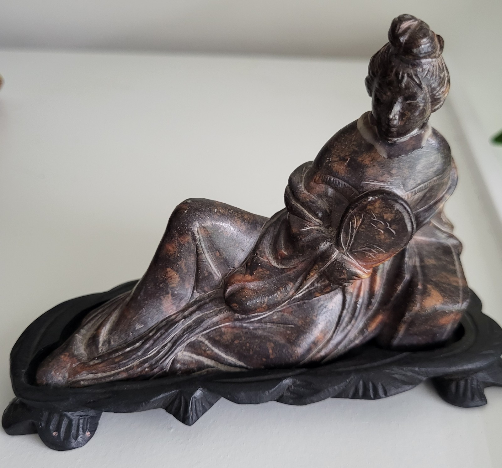 CHINA BUDDHISM BRONZE FIGURINE RECLINING LADY W/ WOOD STAND 4 1/4″ LONG