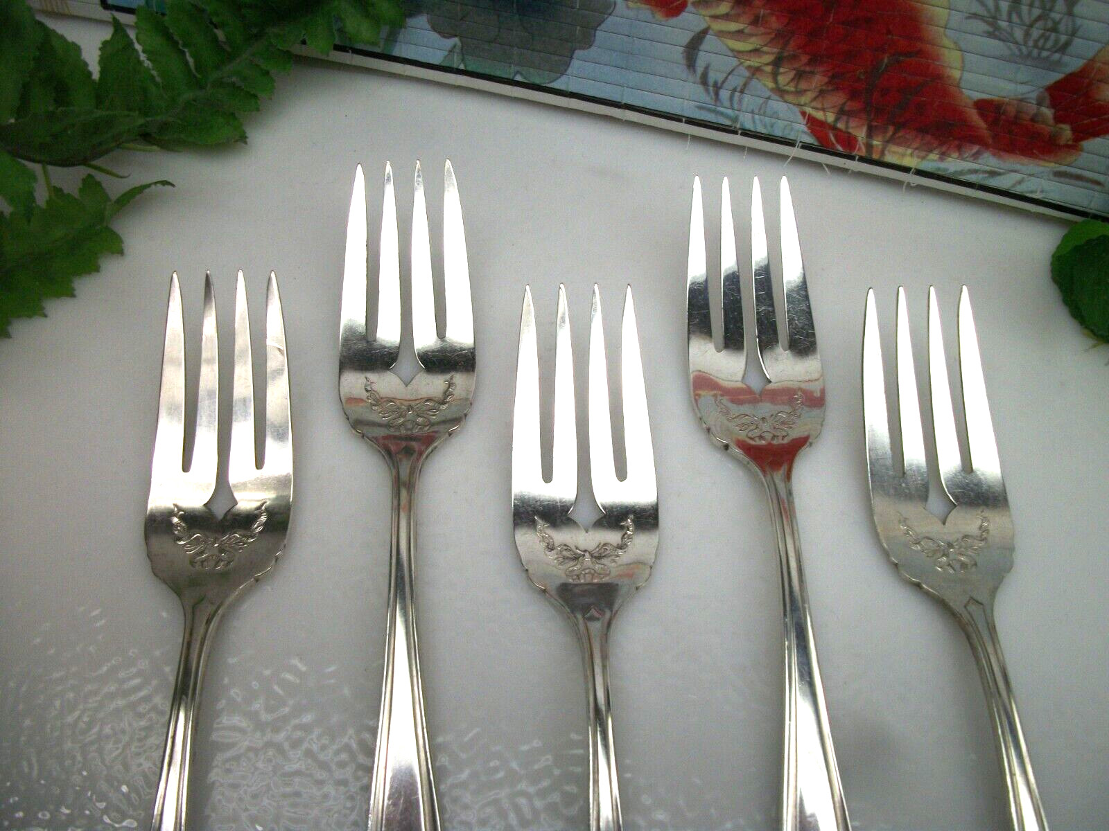 5 Oneida Silver BRIDAL WREATH Silverplate Salad Forks 1915