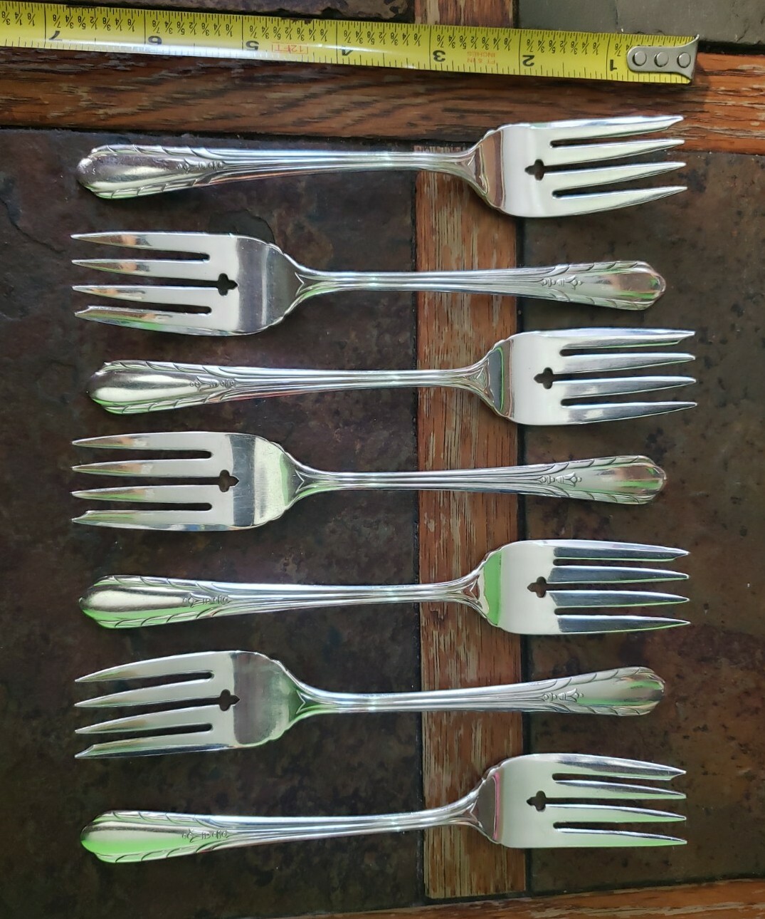 🔎👀LOT OF 7 c1934 LYNNWOOD AKA MEMORY SILVERPLATED SALAD 🥗🍅 FORKS