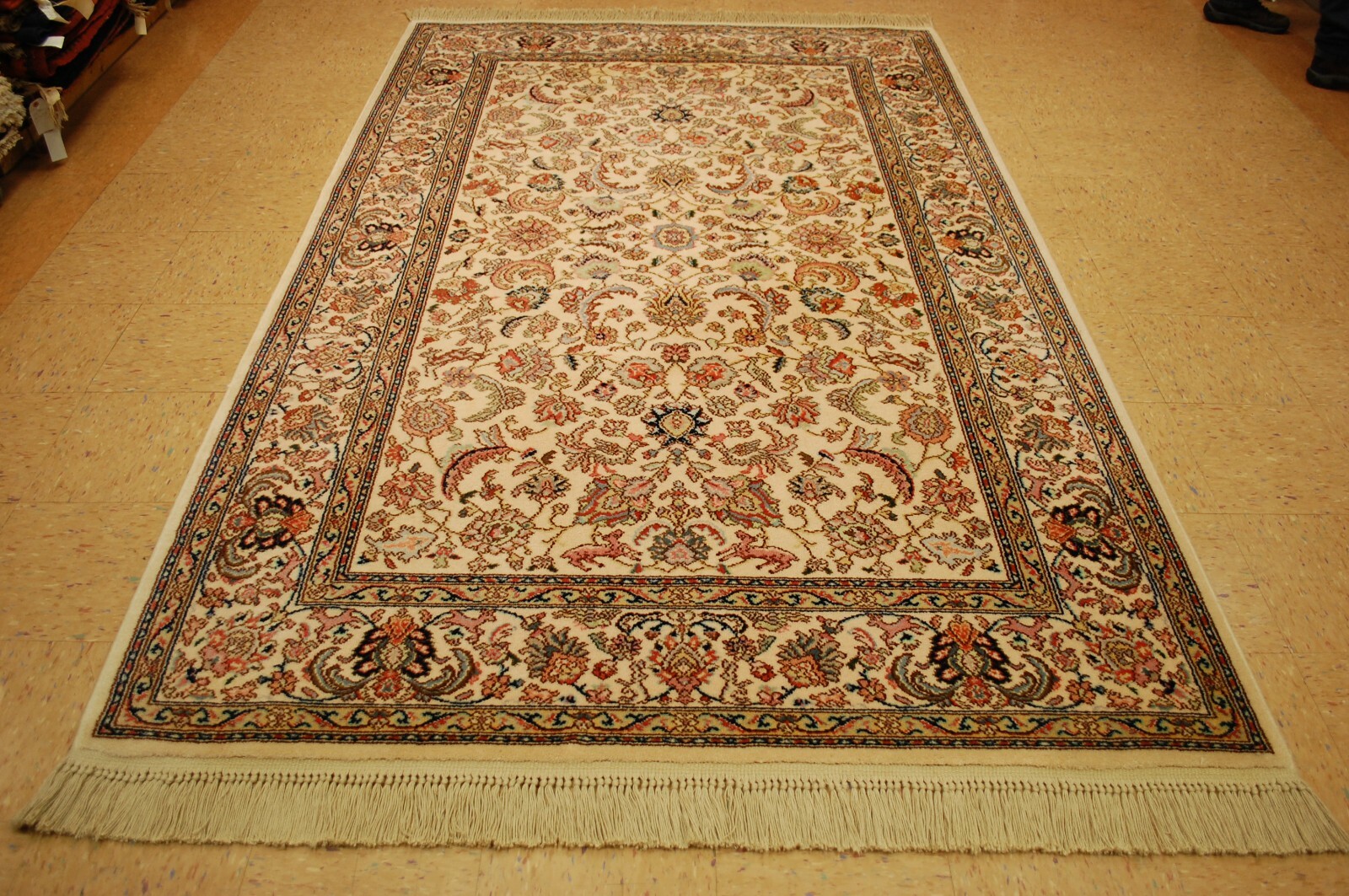 MINT AUTHENTIC AMERICAN KARASTAN ANTIQUE TABREZ PATTERN #738 CARPET 5’9″ x 9′