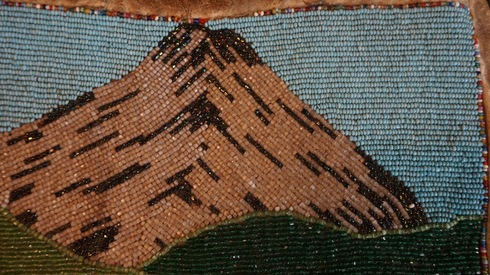 Beautiful 1930’s Native American Yakama Walla Walla Beaded Bag Hunter & Wolves