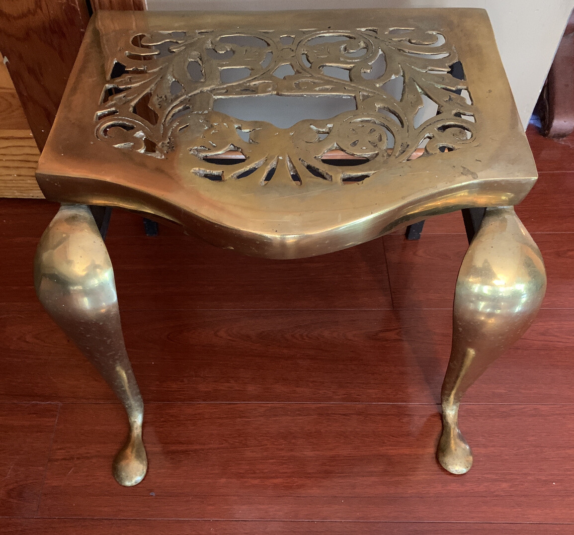 Antique English Brass Footman Fireplace Trivet Kettle Stool Stand Hearthware 17″
