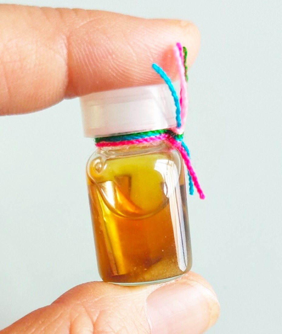 Magic Risk Luck Snake Oil Kruba Tao Amulet Thai Trade Money Business Gambling