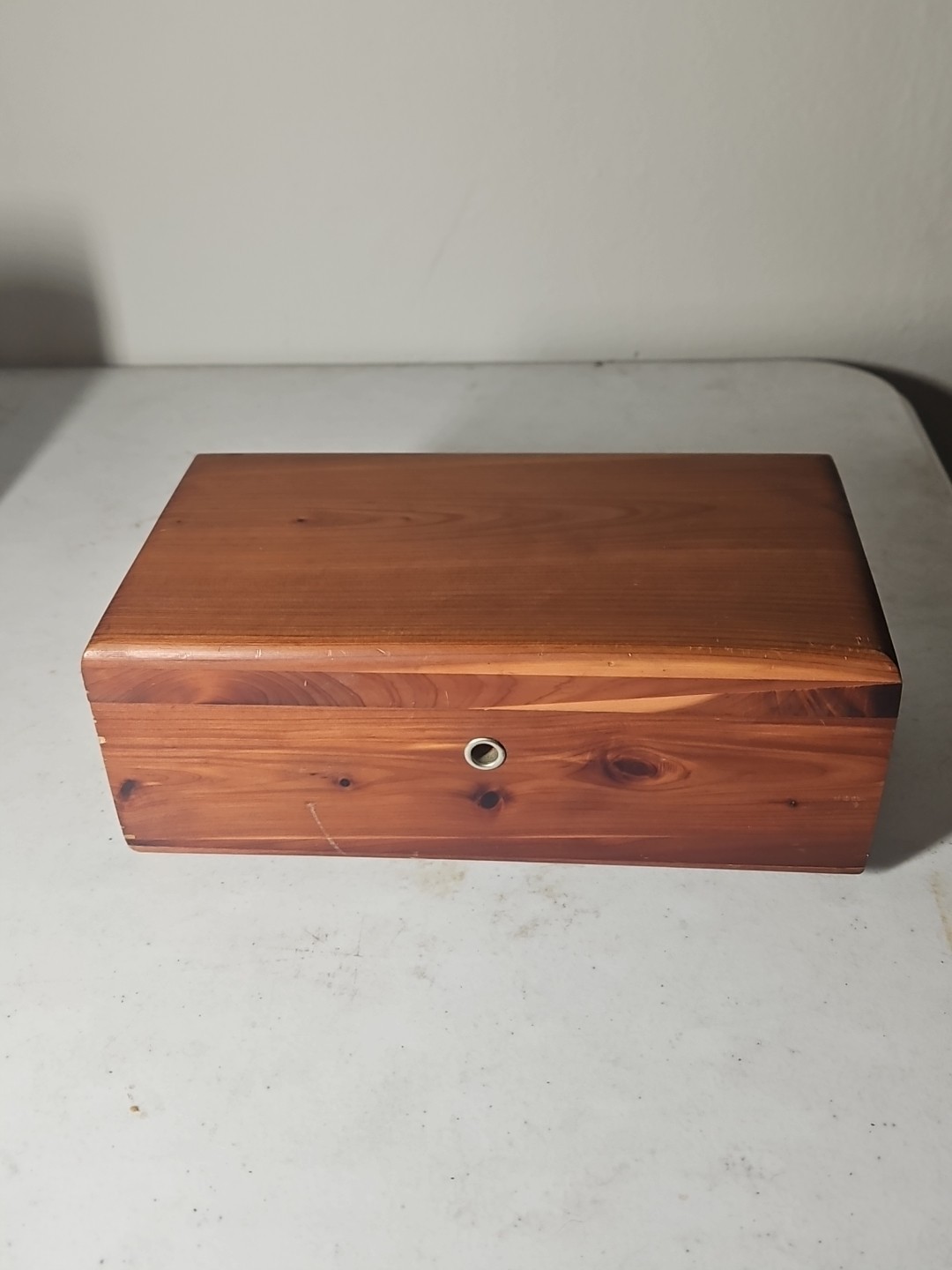 LANE WOODEN CEADER CHEST HINGED TOP NO KEY 9″ L x 3″ H x 5″ W VTG 1970s MINI (48