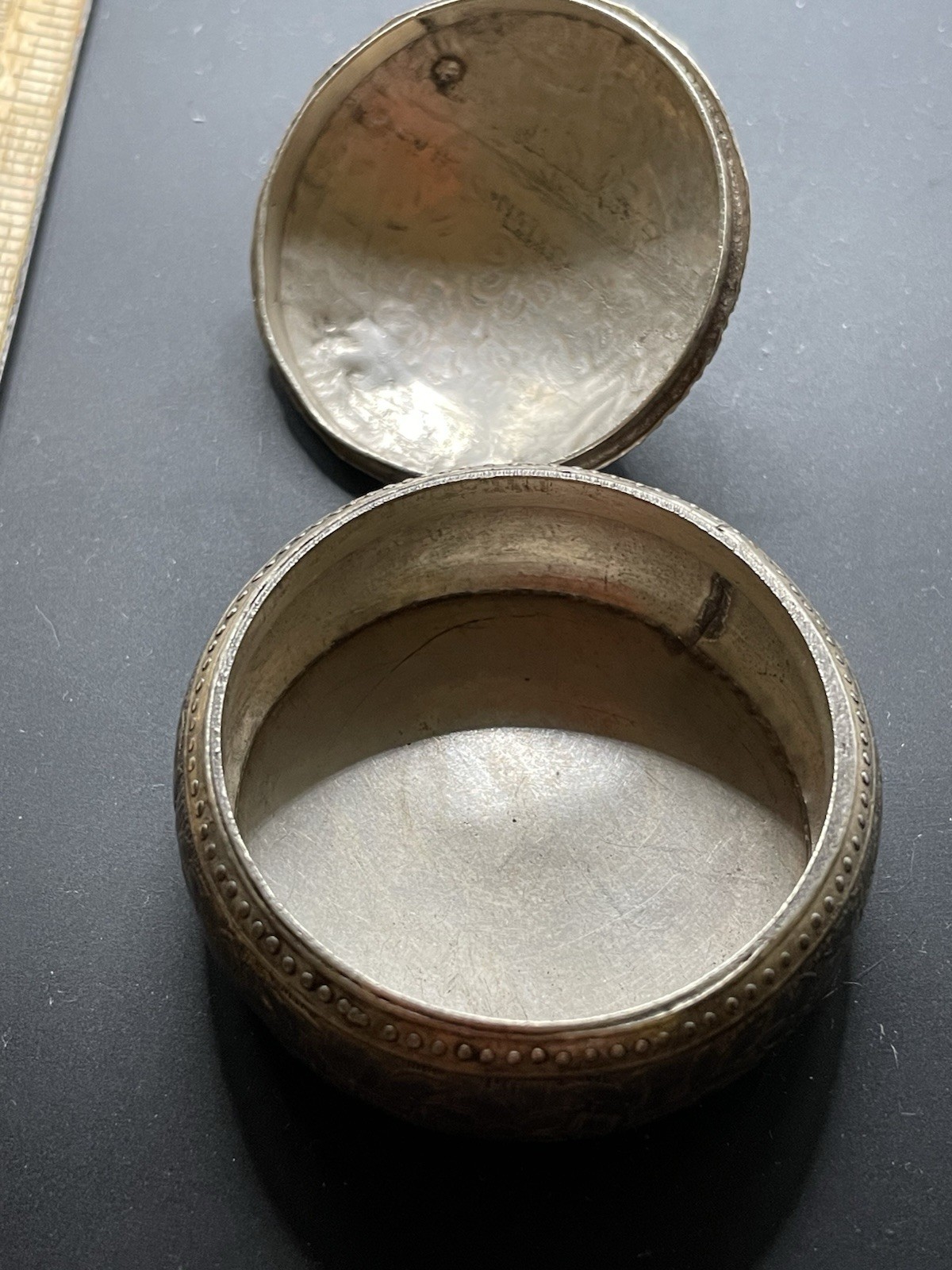 Antique Repousse Sterling Silver Snuff Pill Box spice box unknown design