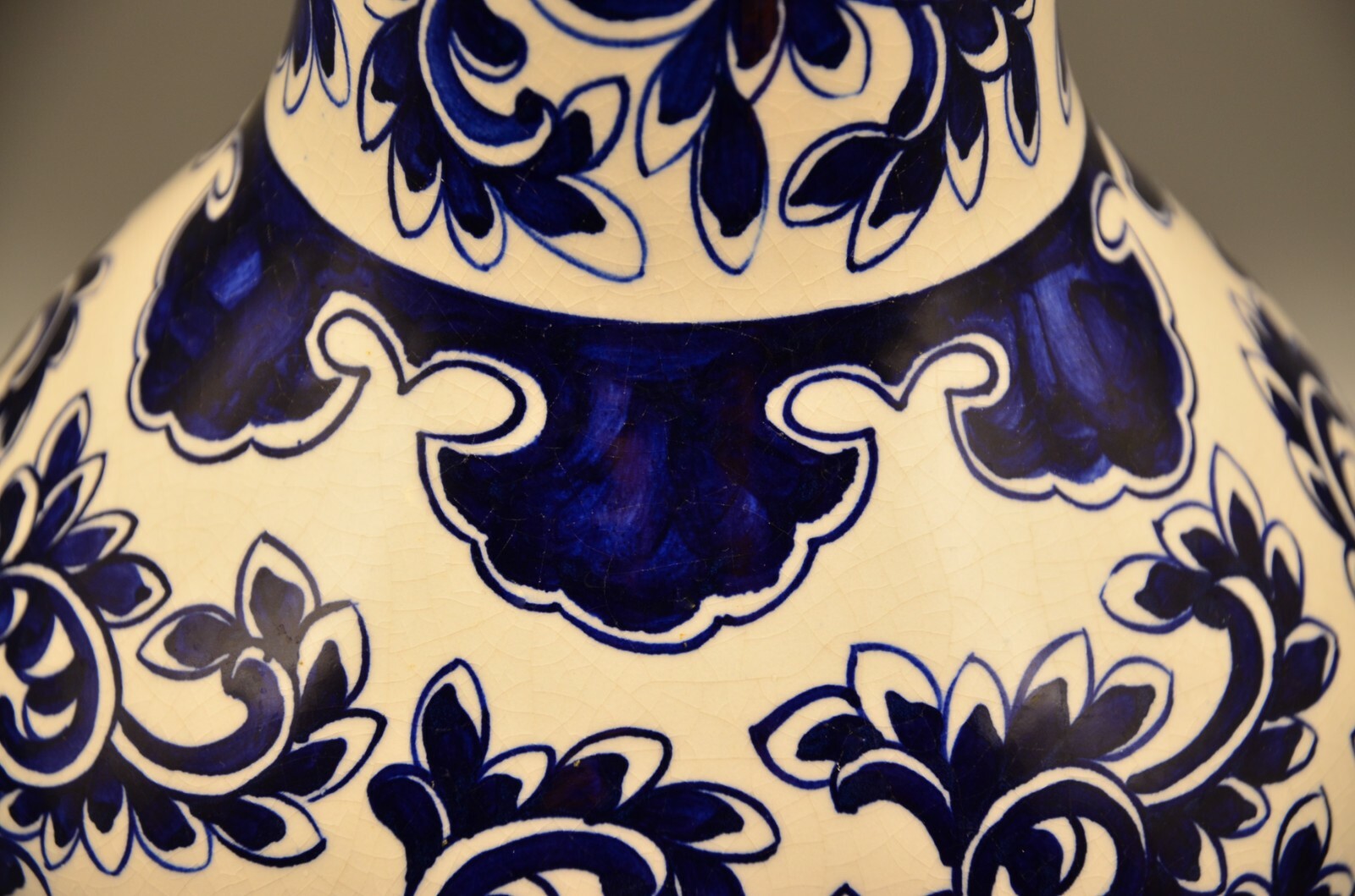 Chinese Republic Original Vintage Signed Taiwan ROC Blue & White Porcelain Vase