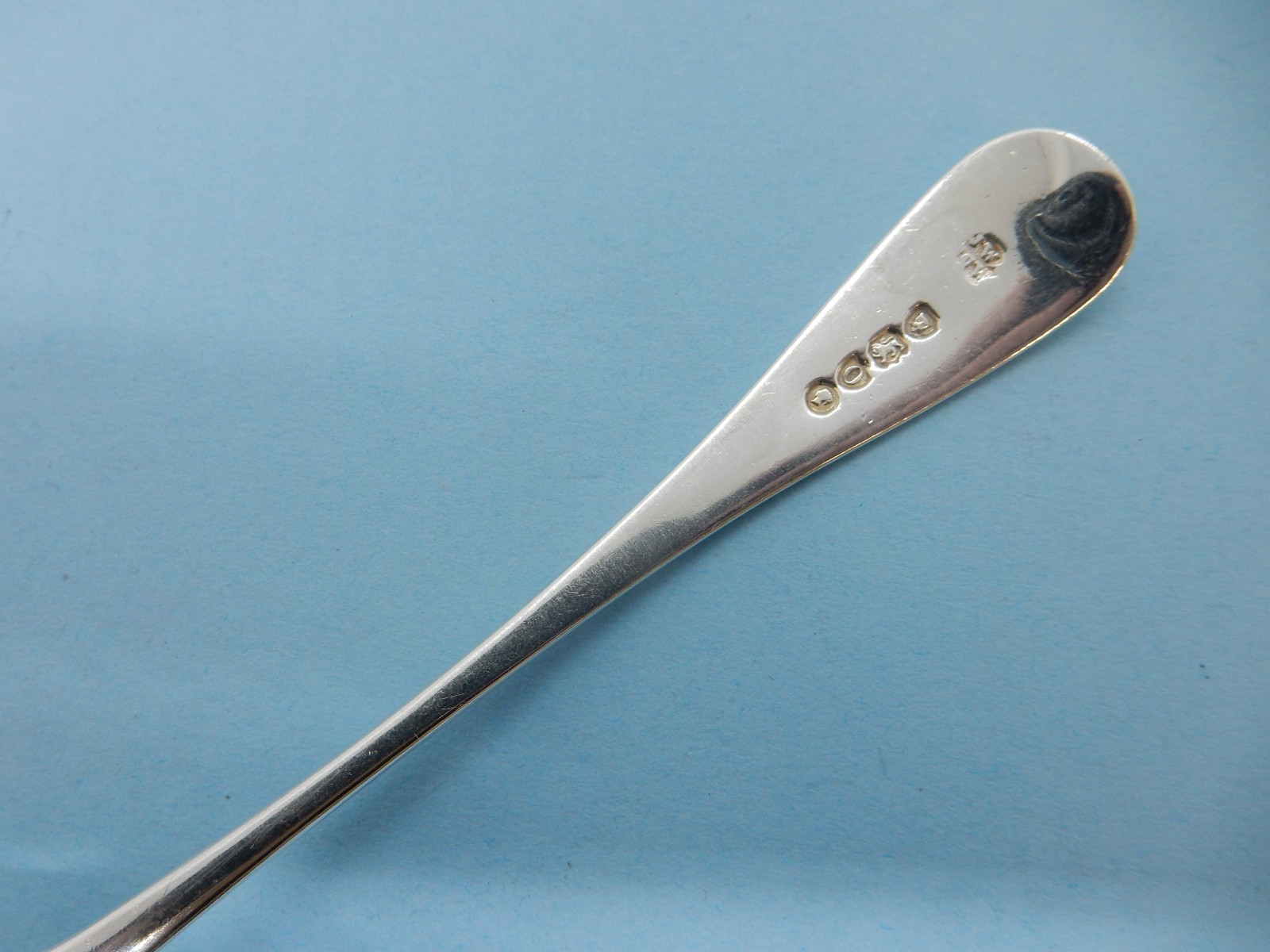 VICTORIAN Sterling SILVER OE Sugar SIFTING Spoon Wakely & Wheeler LONDON 1888