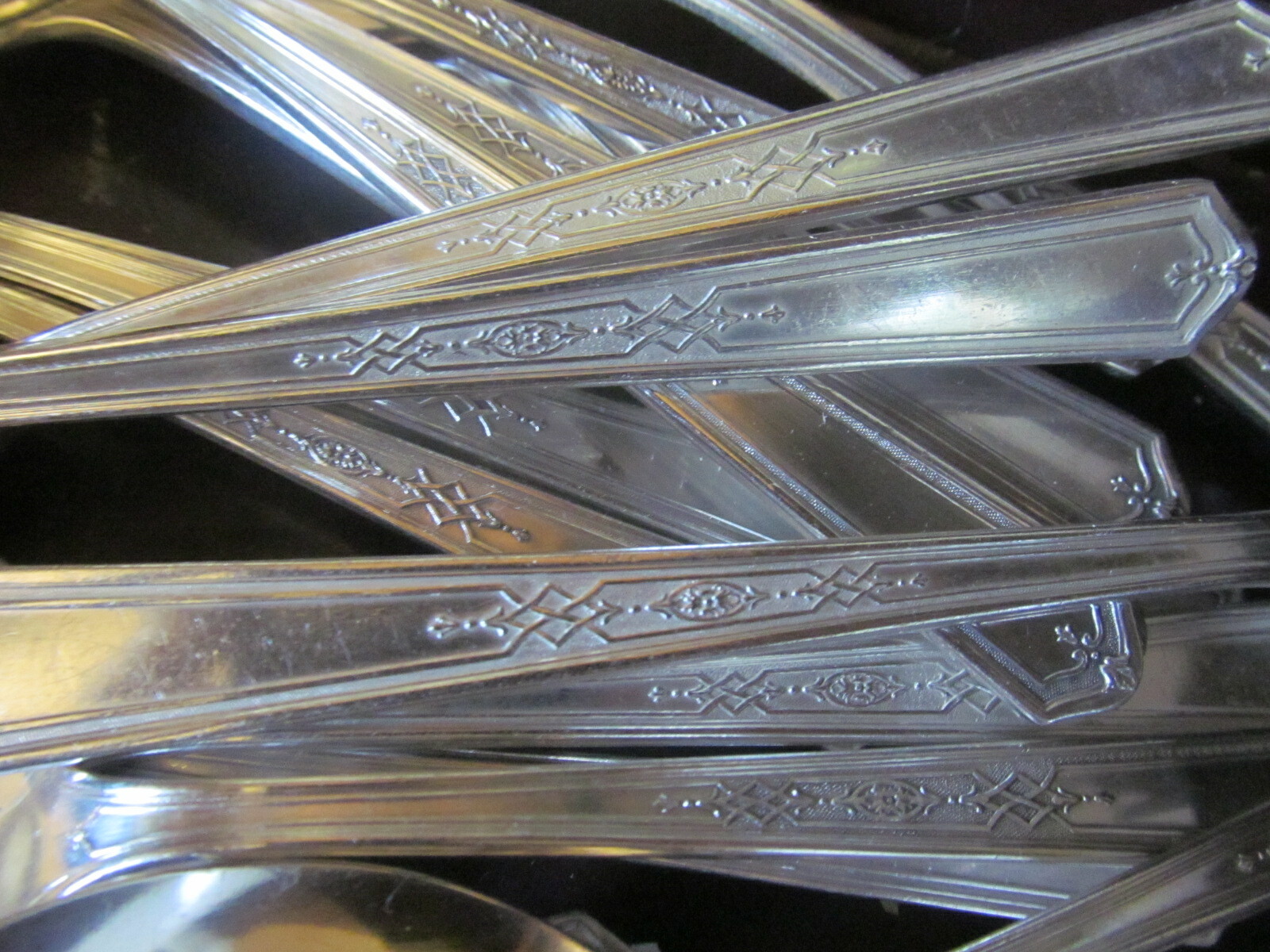 * 31 Pieces Oneida Community Silverware Tudor “MARY STUART”