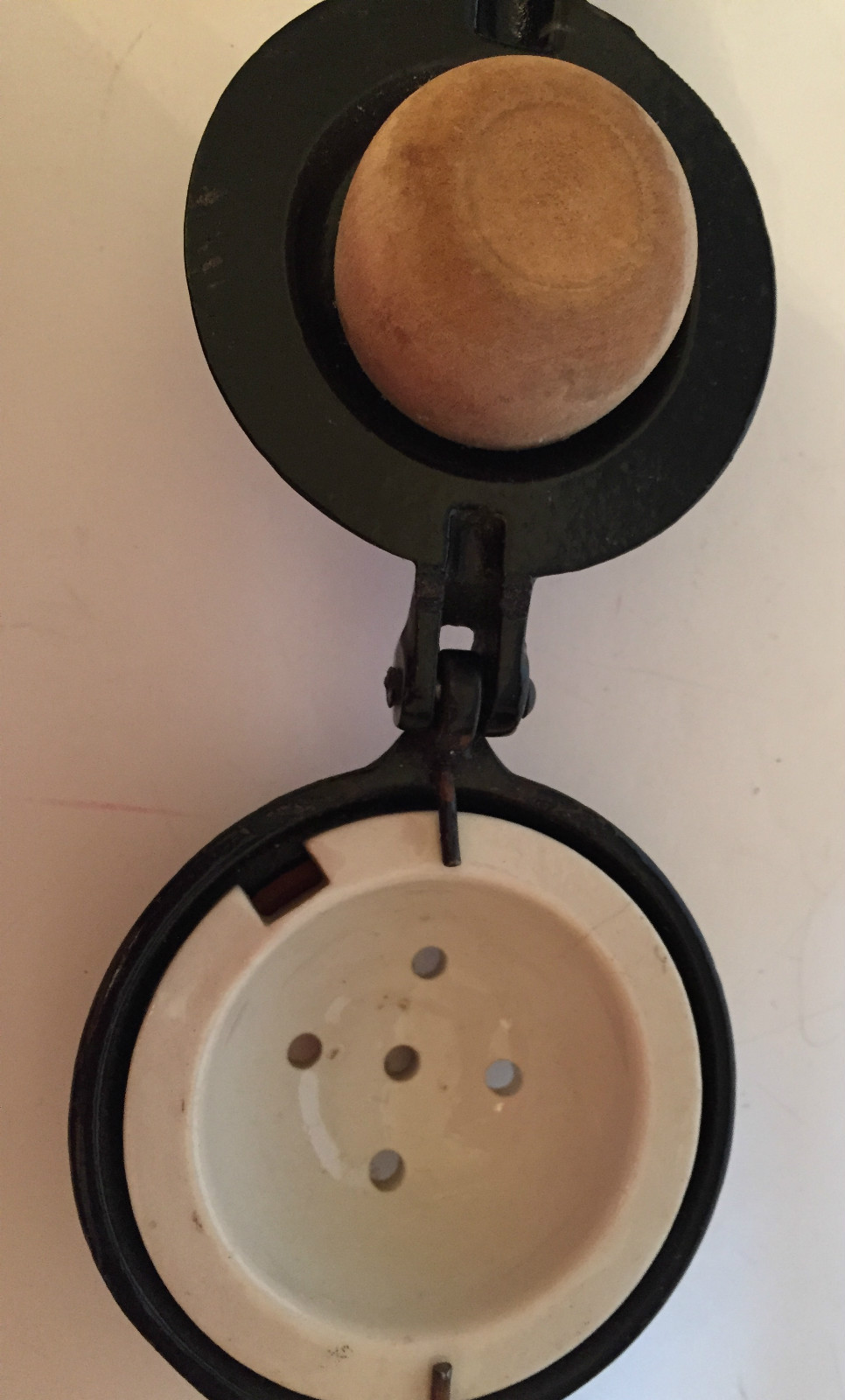 ANTIQUE ARCADE CAST IRON LEMON SQUEEZER. IRONSTONE INSERT.