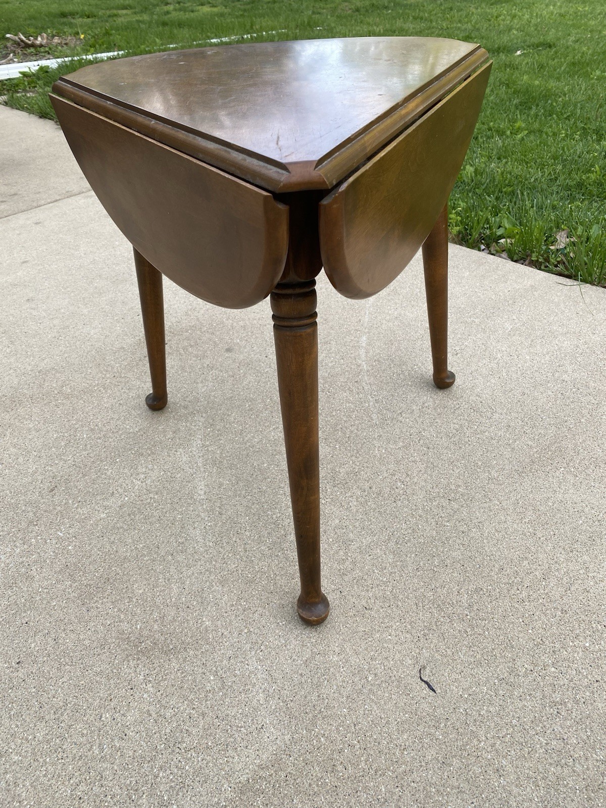 Ethan Allen Heirloom Maple Nutmeg Drop Leaf Side End Table