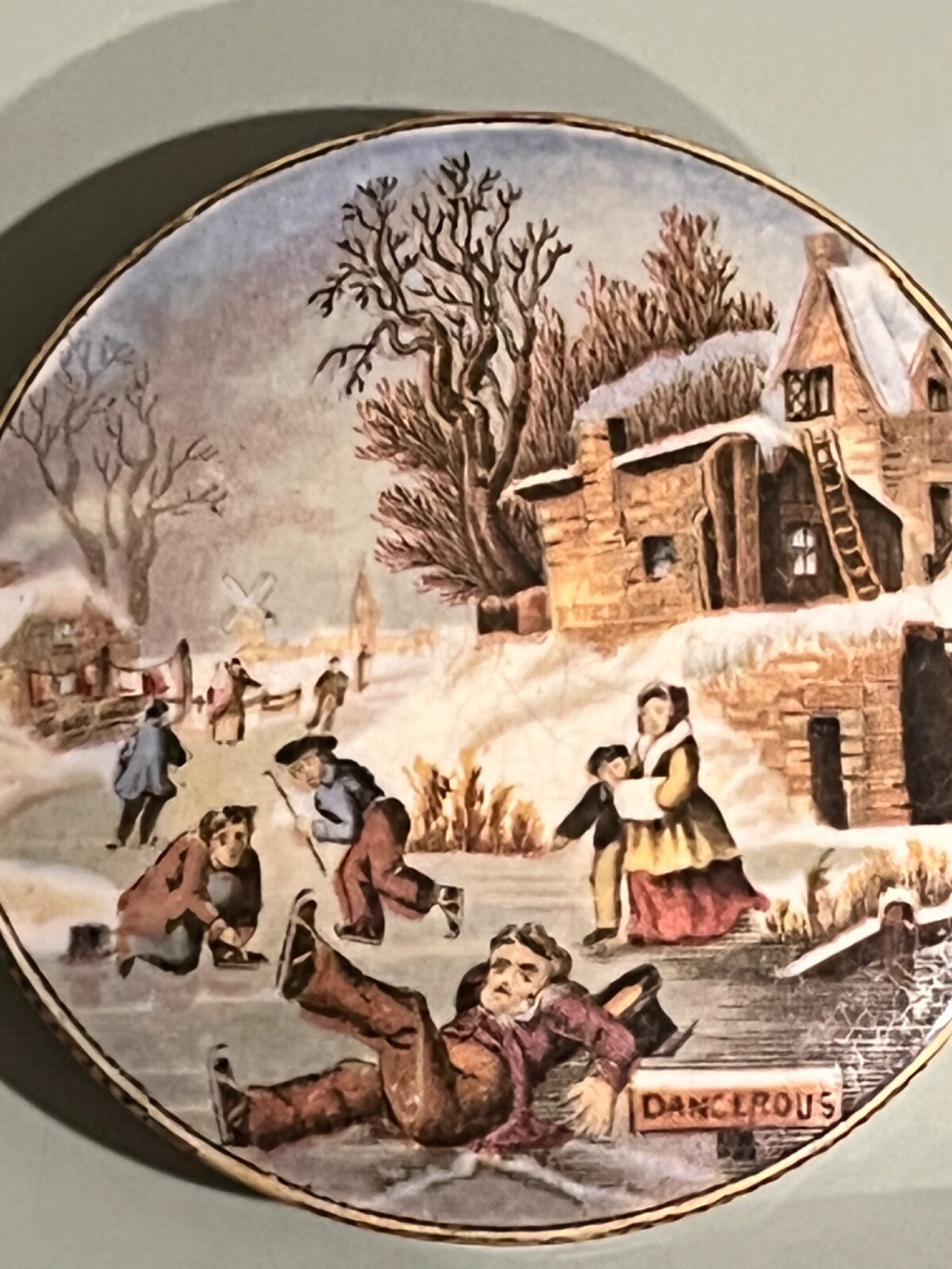 1860s 2.75” Pratt Prattware potlid pot Ice Skating winter scene