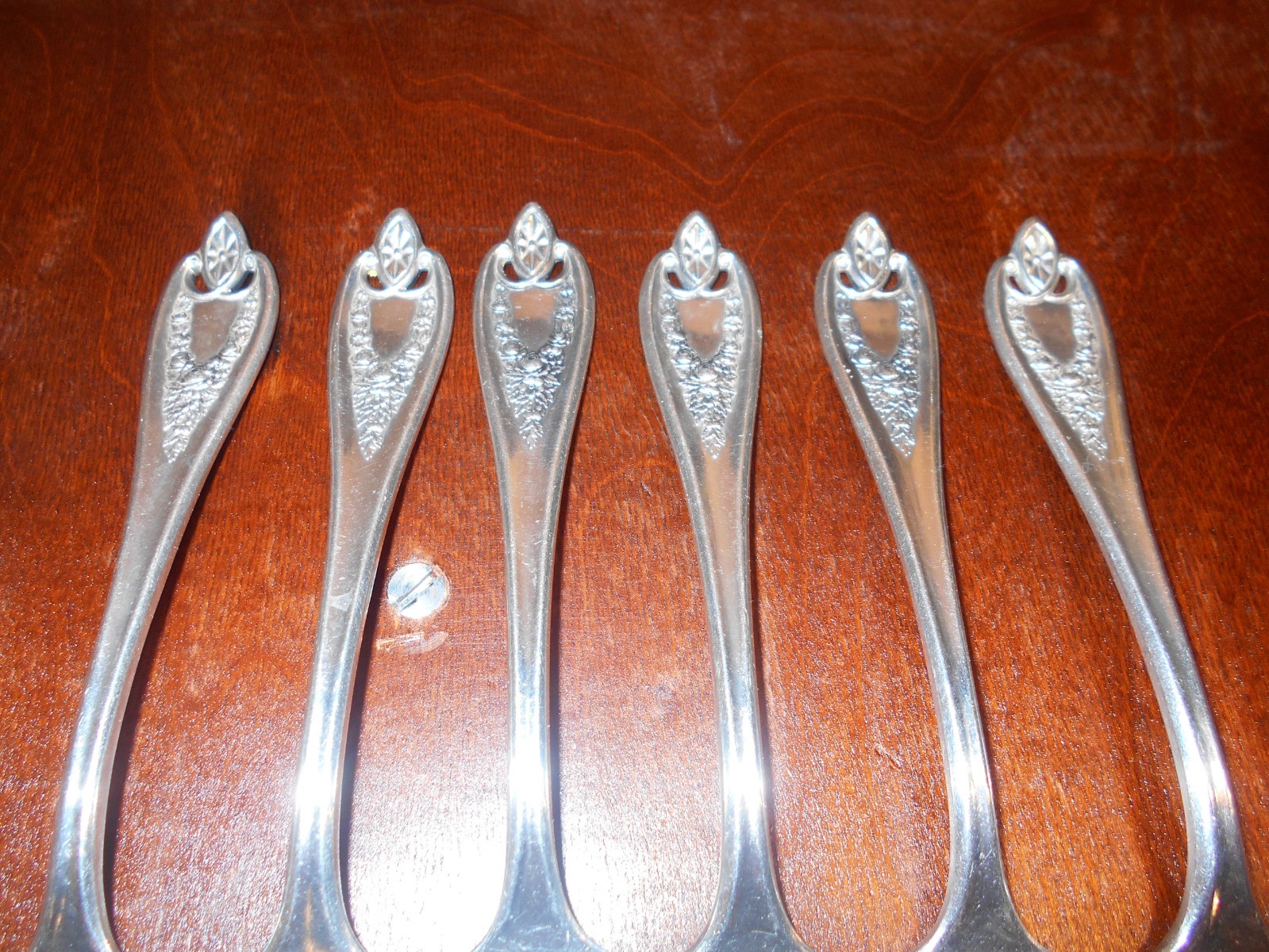 6 Rogers 1911 OLD COLONY Pattern Silverplate 7 1/8″ Long lLuncheon Forks IS 8673