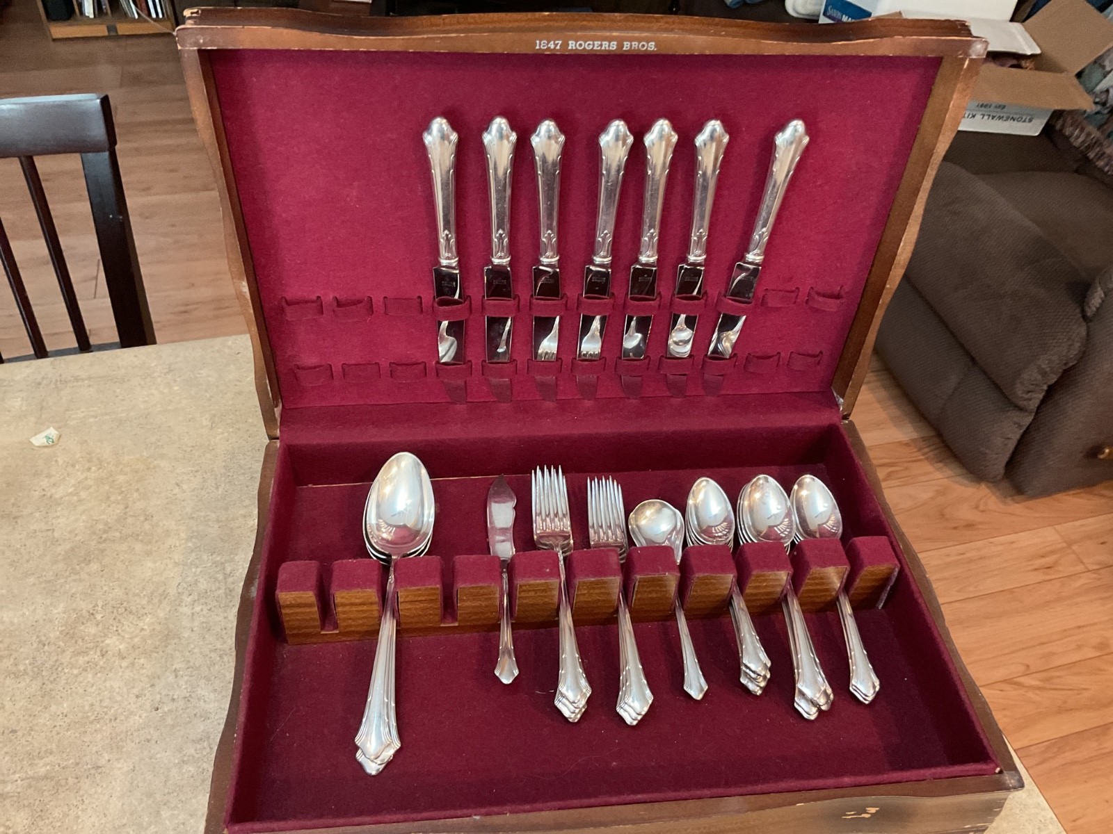 Gorham Plate Pat. 1933, Plate Silver ware Set Of 35 in 1947 Rogers Chest