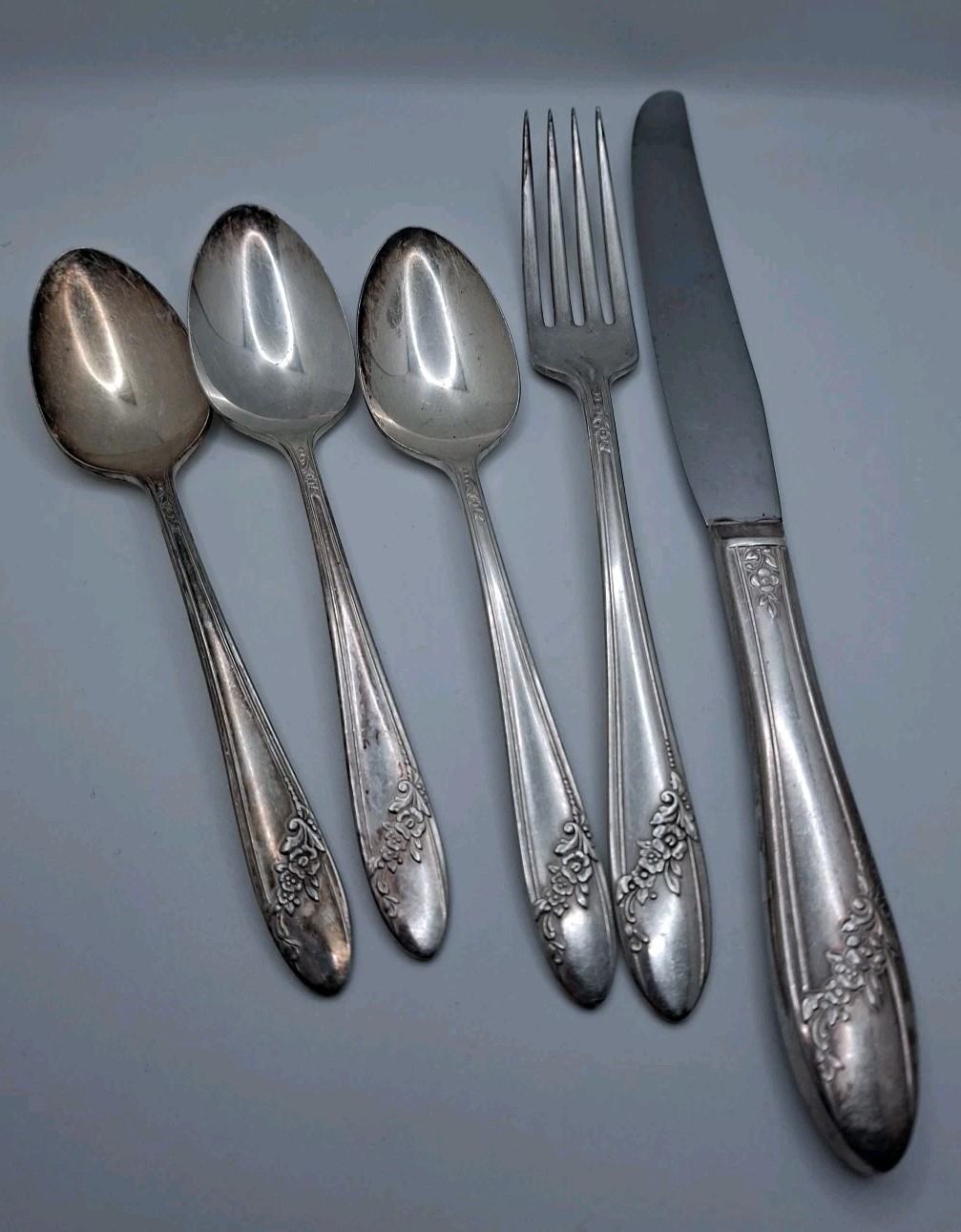 Oneida Community Tudor Plate Queen Bess II Lot Of 5 Spoons Fork Knife