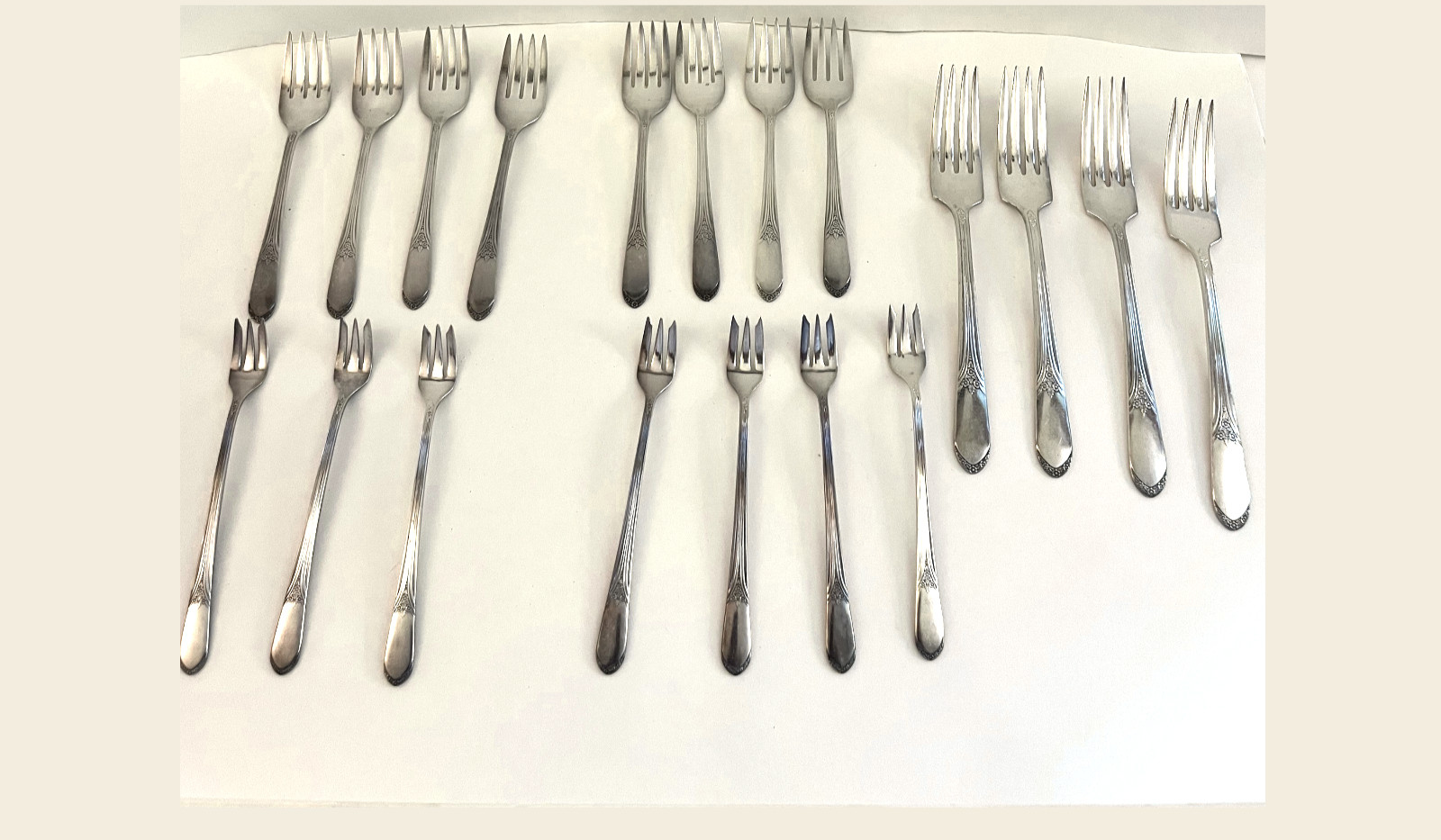 WM Rogers Flatware, Mary Lou Devonshire, 1930s Mixed Lot Forks, 19 Pieces Total
