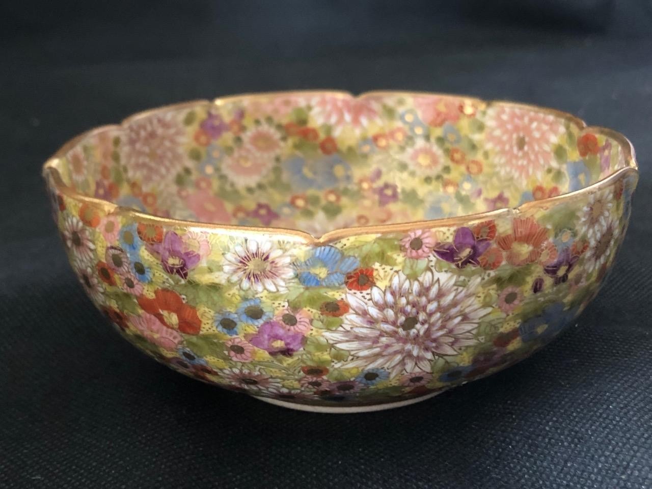 GOOD ANTIQUE JAPANESE MEIJI SATSUMA PORCELAIN HAND PAINTED MILLEFLEUR BOWL.