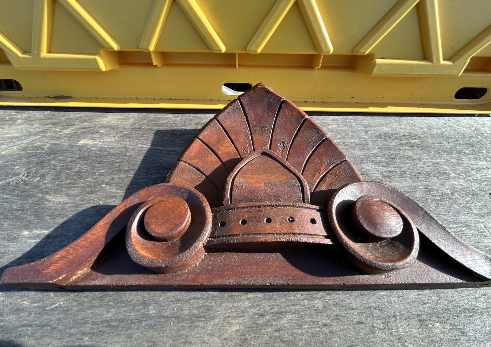 2 CURLS SHIELD TOP FURNITURE TOPPER OR PEDIMENT