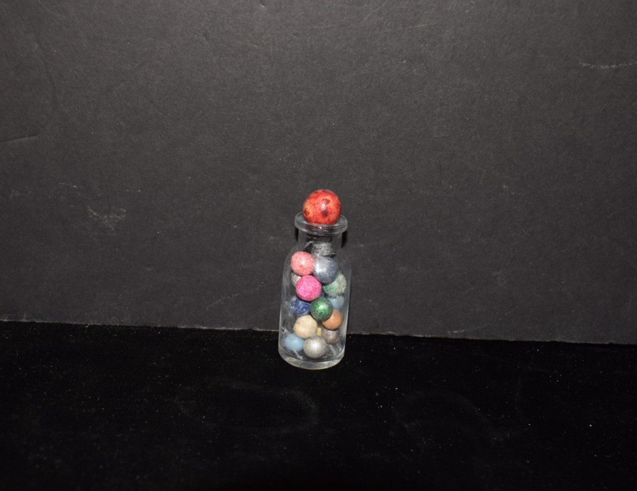 🐦➖⏩1800s Victorina era Antique Clay Marbles in💊Medicine glass vial peewee size