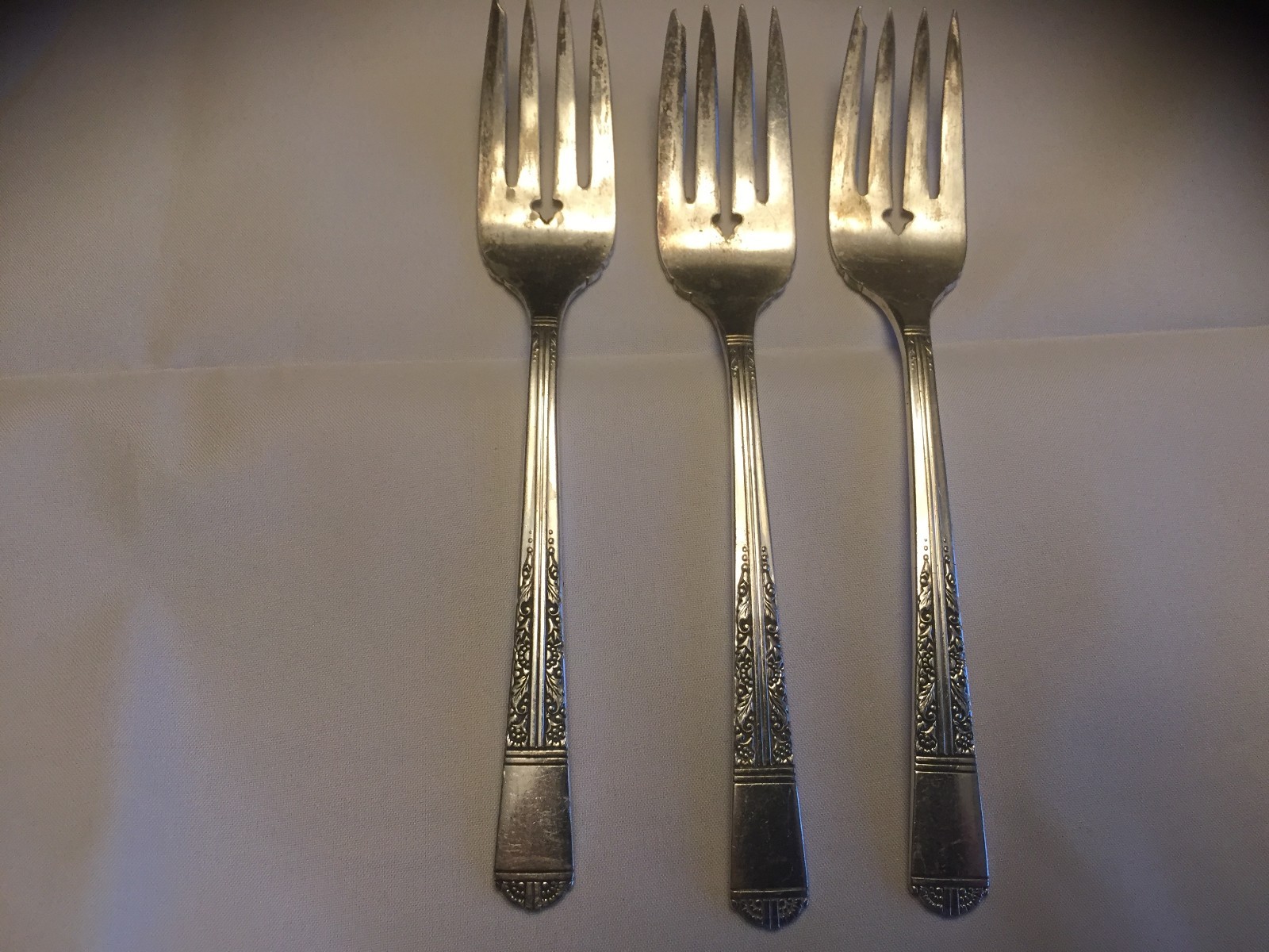 Vintage Oneida Tudor Plate Community Oakleigh Royal York 3 salad forks (A8)