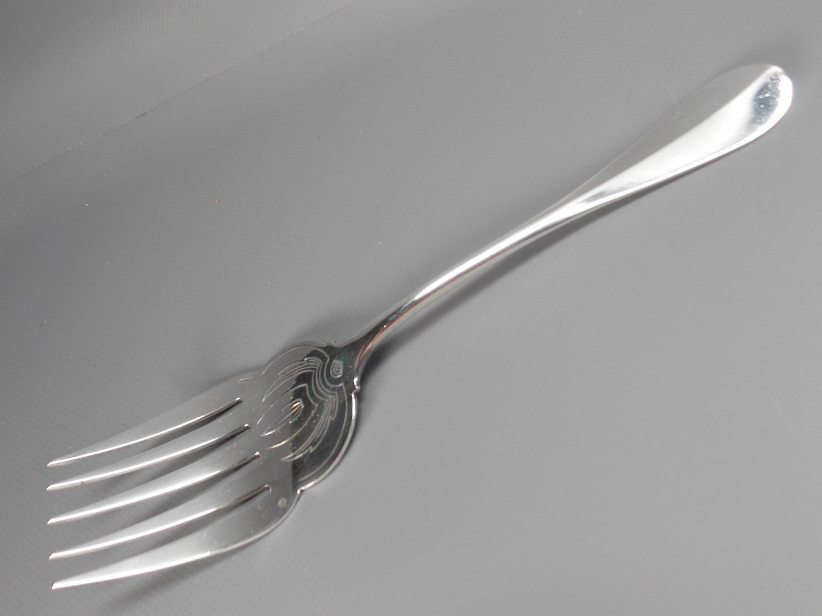 Christofle Silverplate Fish Serving Fork 5-tine 9″ Fidelio