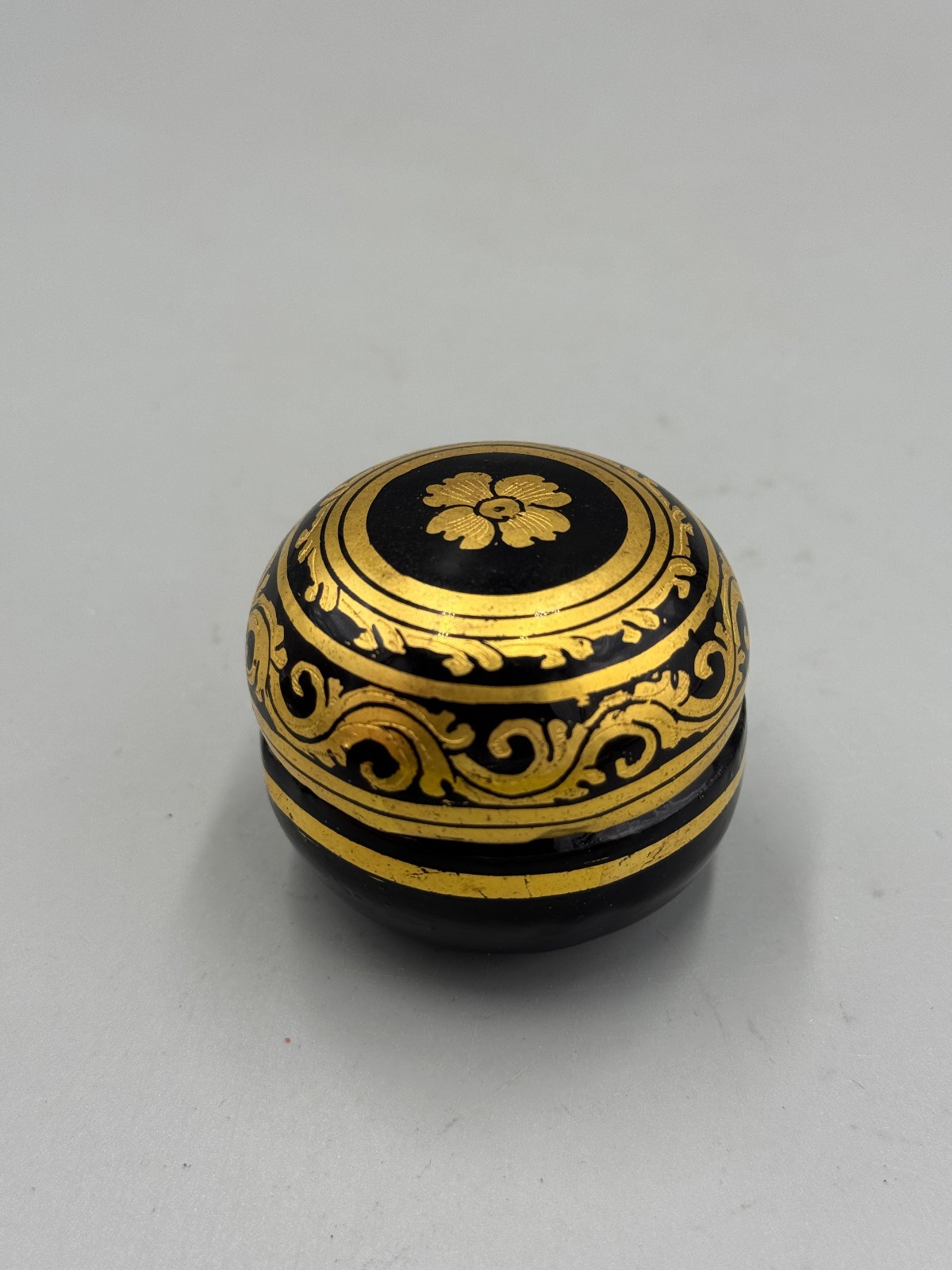 Vintage Japanese Maki-e Lacquer Kogo Incense Box Black Gold Floral Scroll