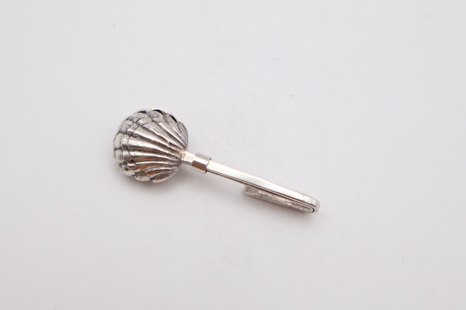 Contemporary Sterling Silver Shell Napkin Clip Hallmarked London 2002
