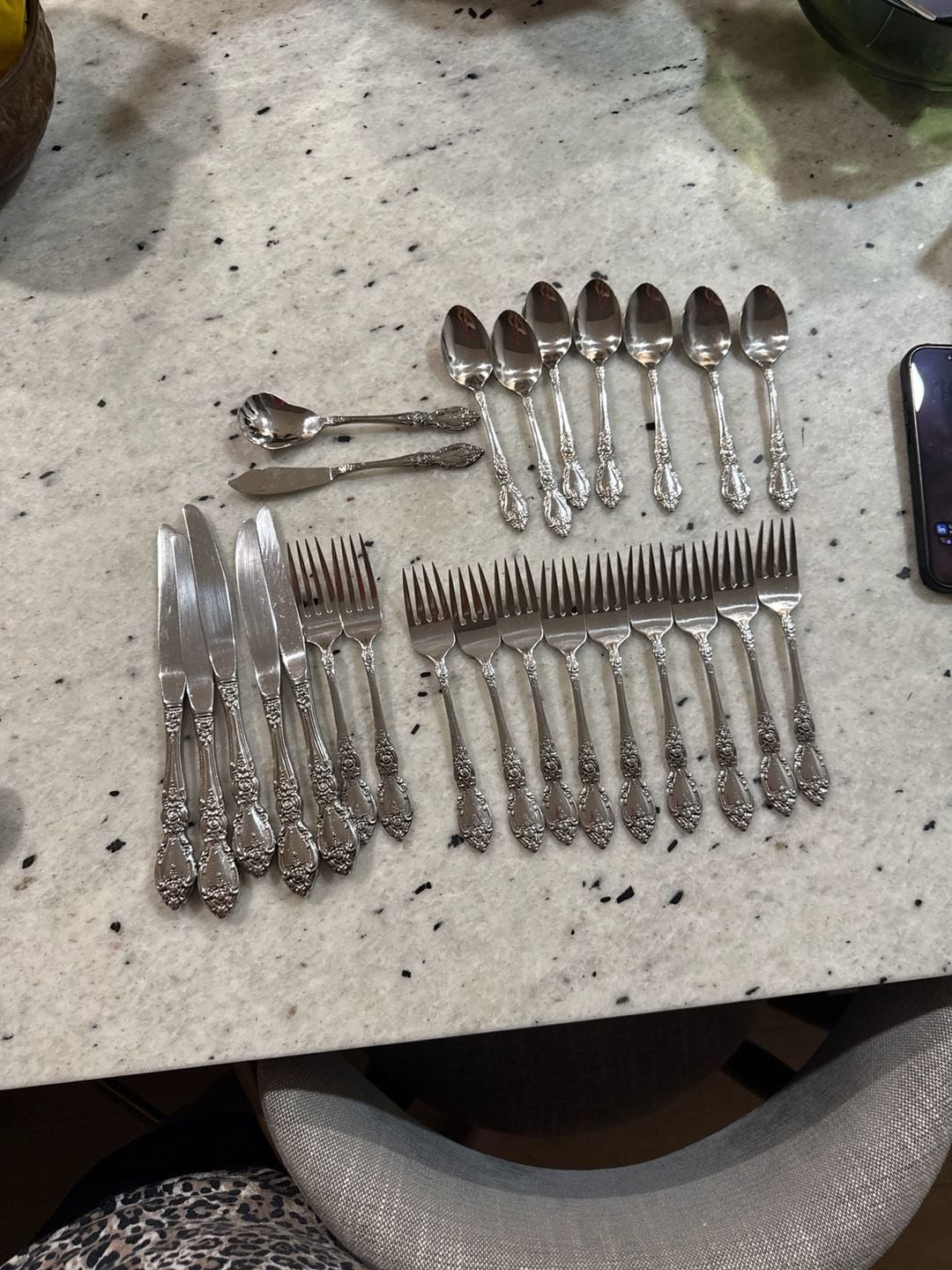 Oneida Community Damask Rose Silverplate Flatware Set – 25 Pieces