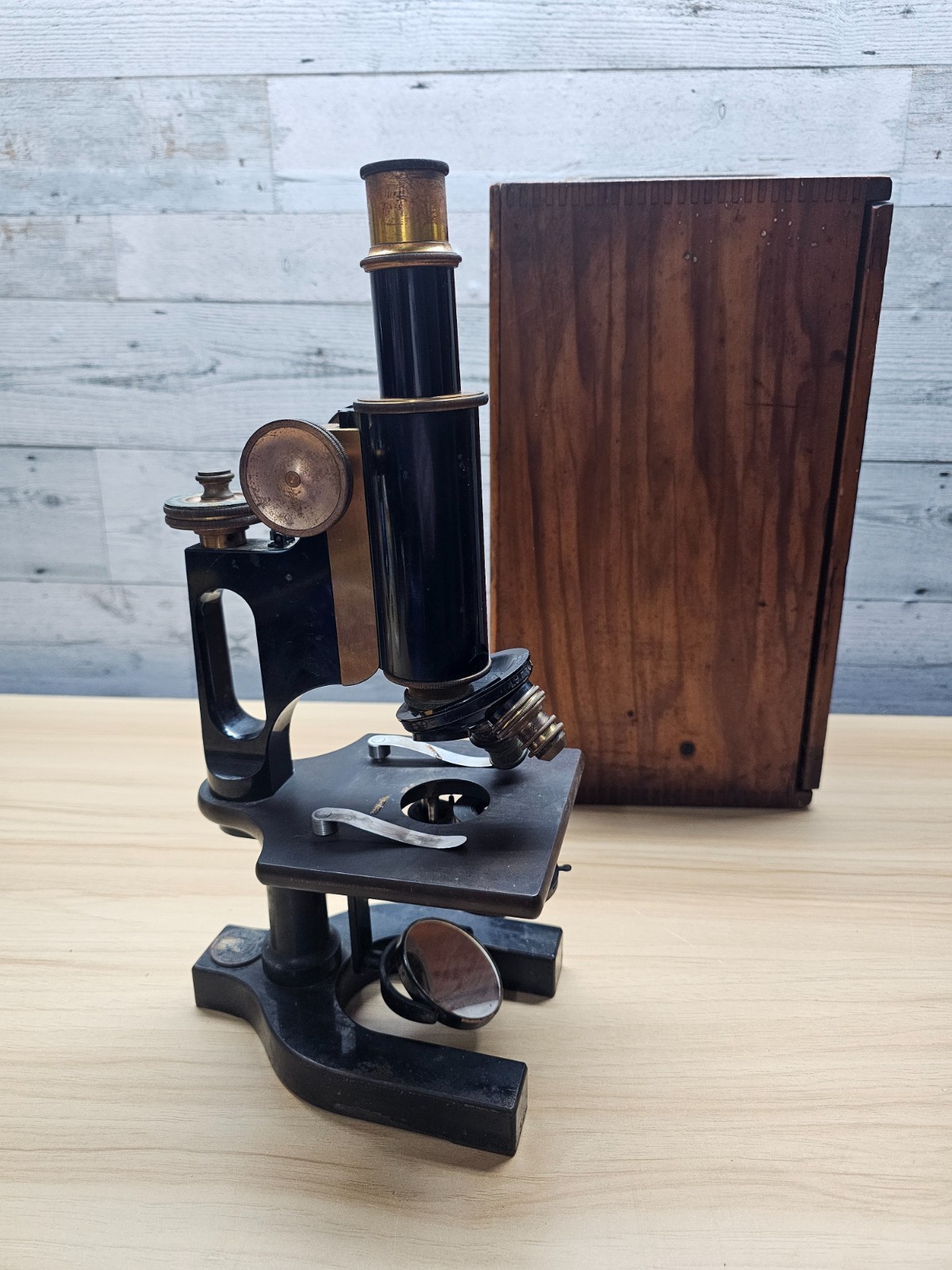 ANTIQUE BAUSCH & LOMB MICROSCOPE AND OPTICS – W/ ORIG. WOODEN CASE – 1908