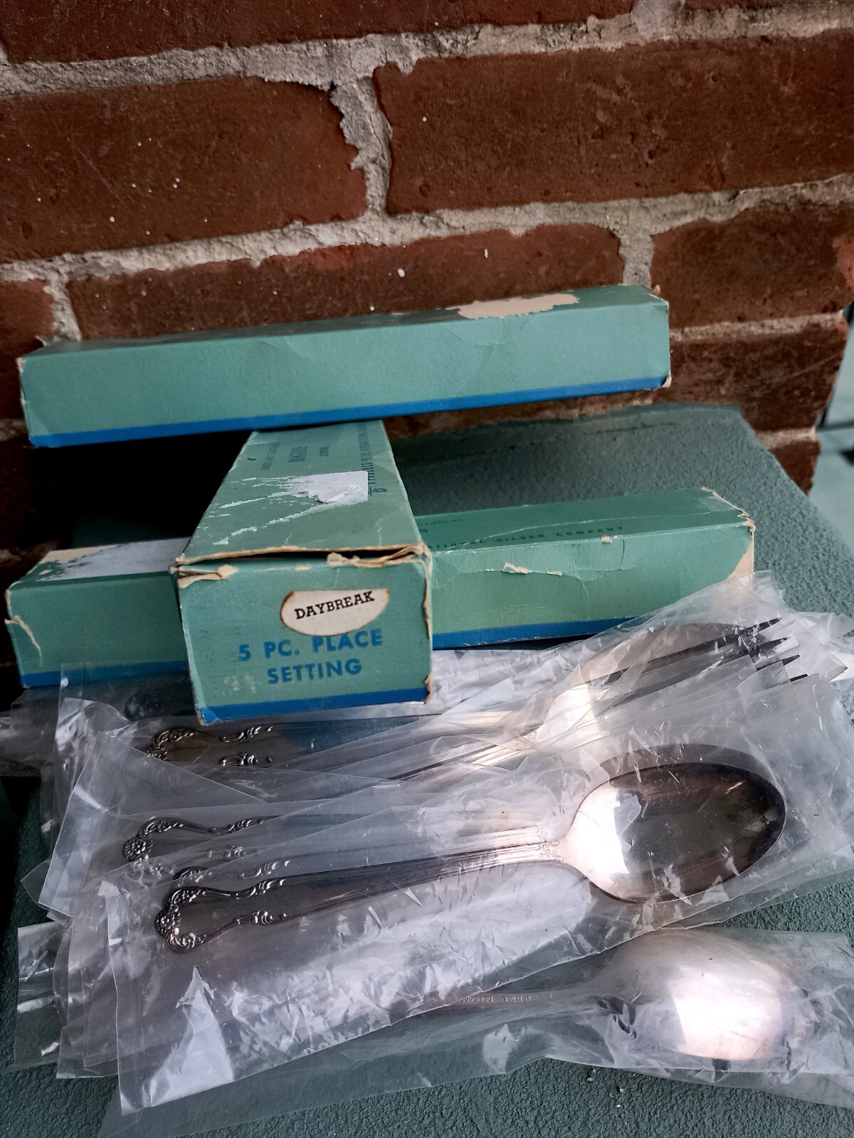 15 Pc 1952 Rogers & Bros Reinforced Plate IS Daybreak Elegant Lady flatware NEW